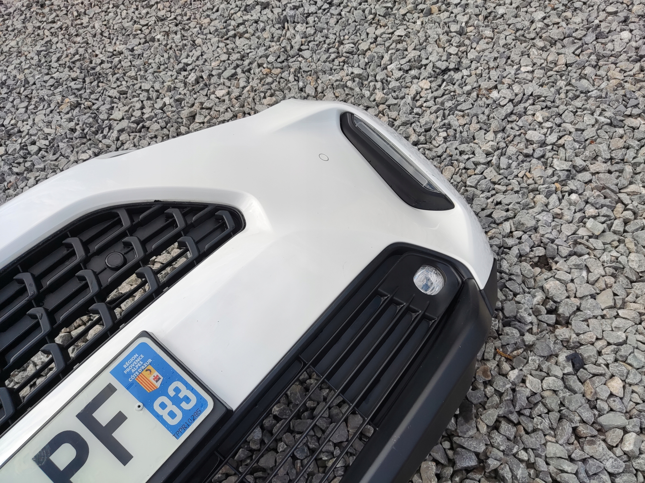 PREDNÝ NÁRAZNÍK KOMPLETNY PDC SENZORY TOYOTA YARIS CROSS 2020-2025 HYBRID