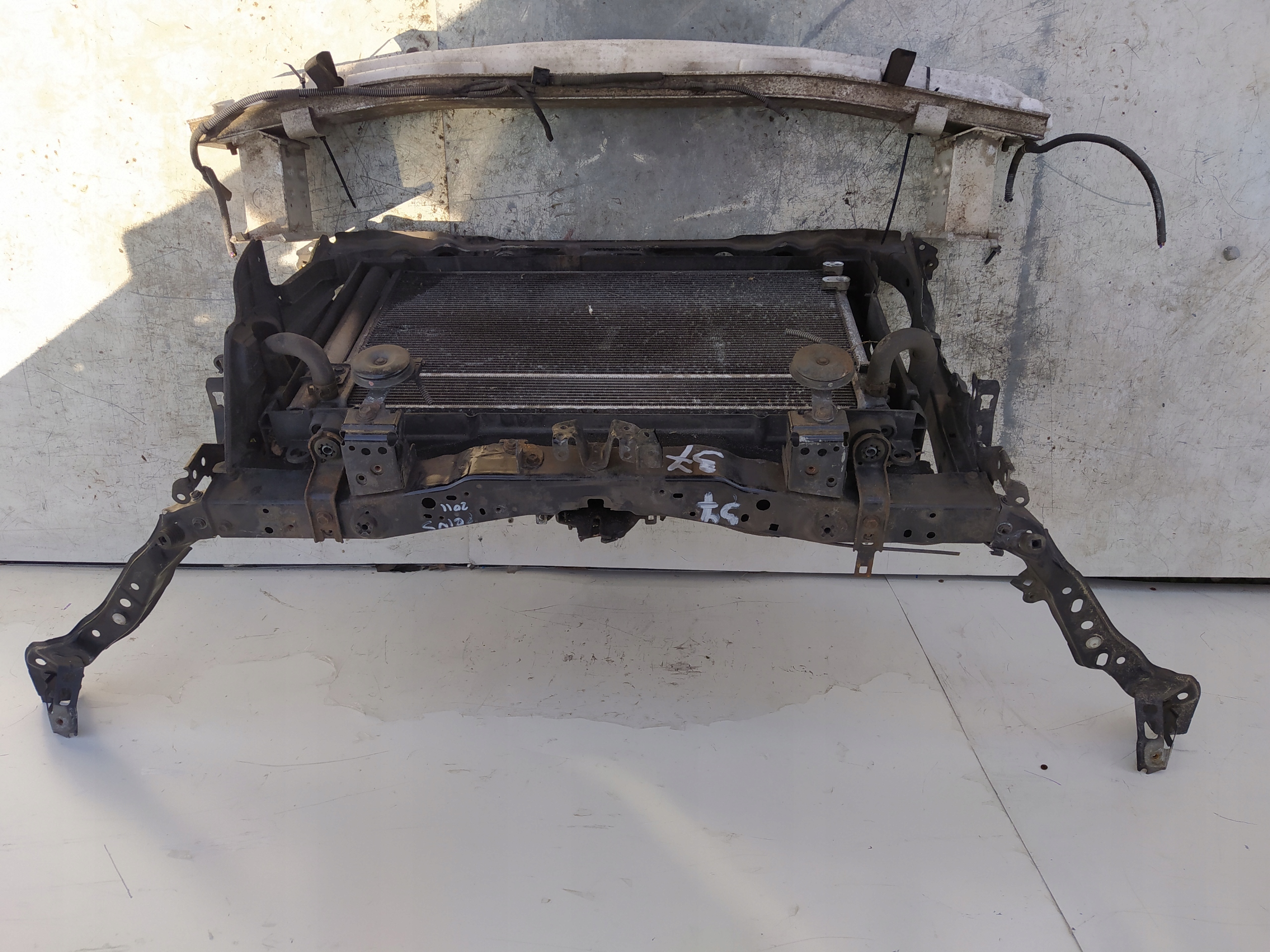 TOYOTA PRIUS III 3 08- PREDNE CELO