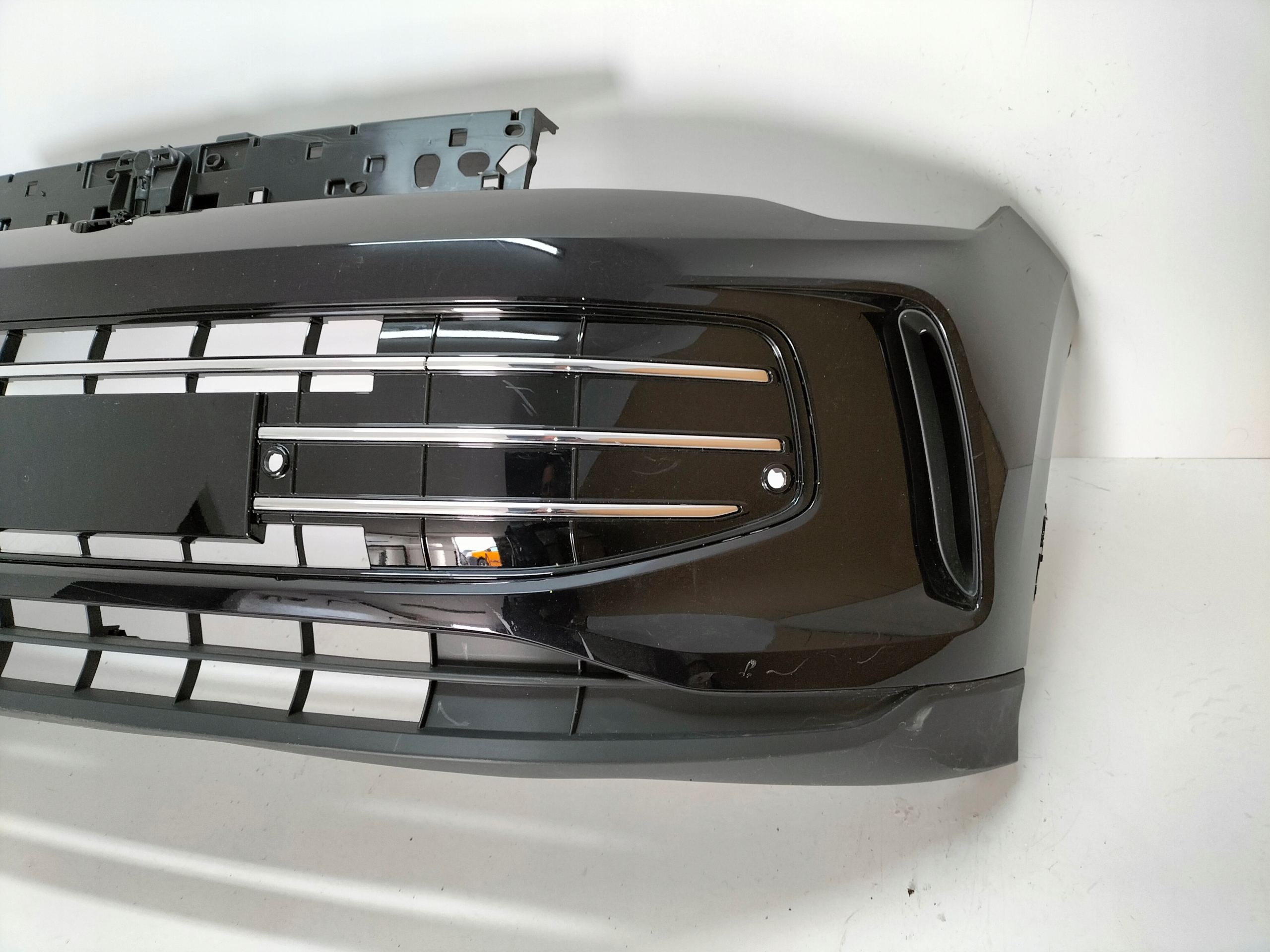 PREDNÝ NÁRAZNÍK VW TIGUAN III 571 24-