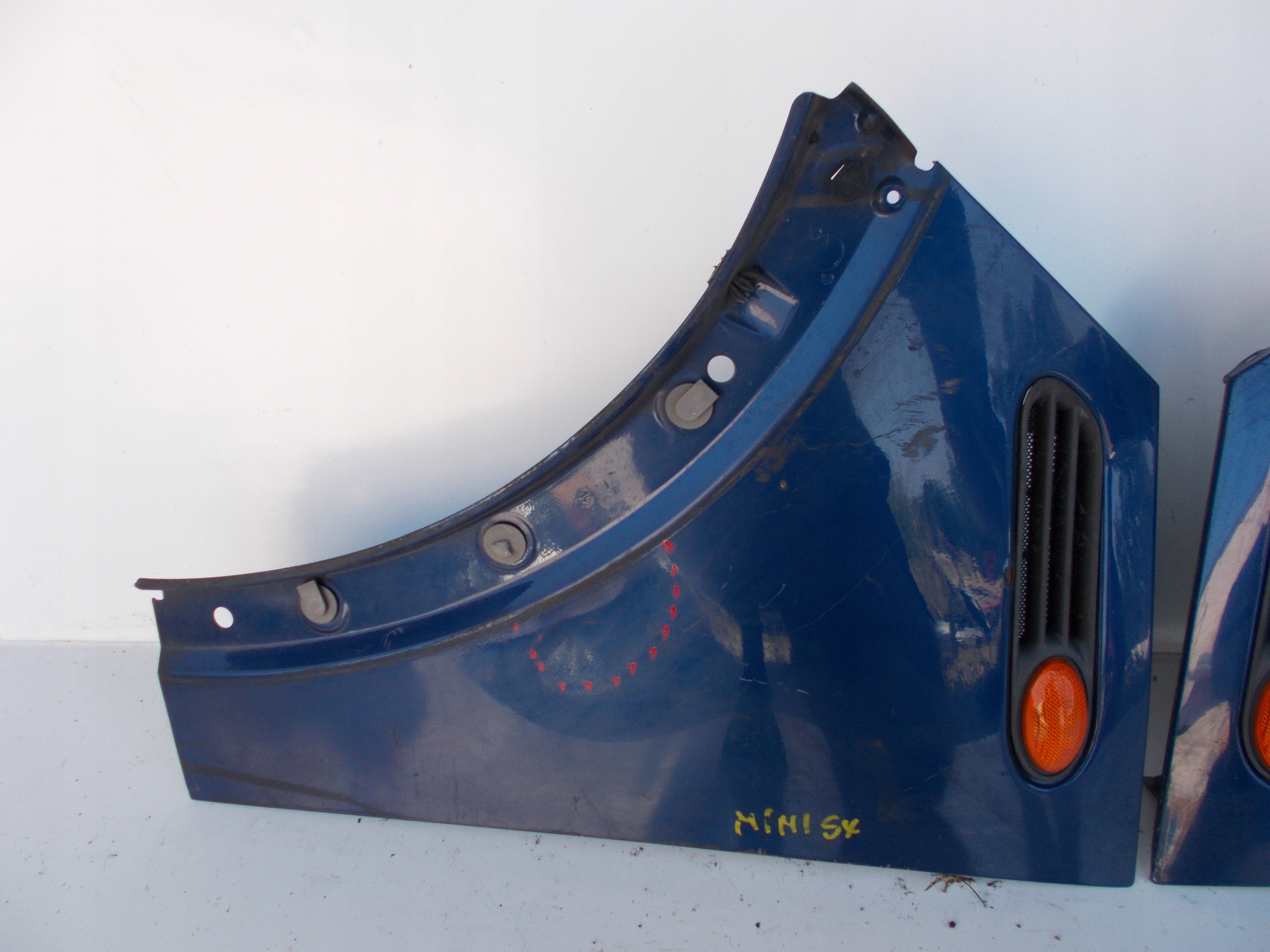 ĽAVÝ PREDNÝ BLATNÍK MINI COOPER R50