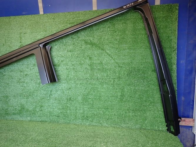 VW T5 T6 LONG BOČNICA STLPIK VRCHNY PRAVÝ