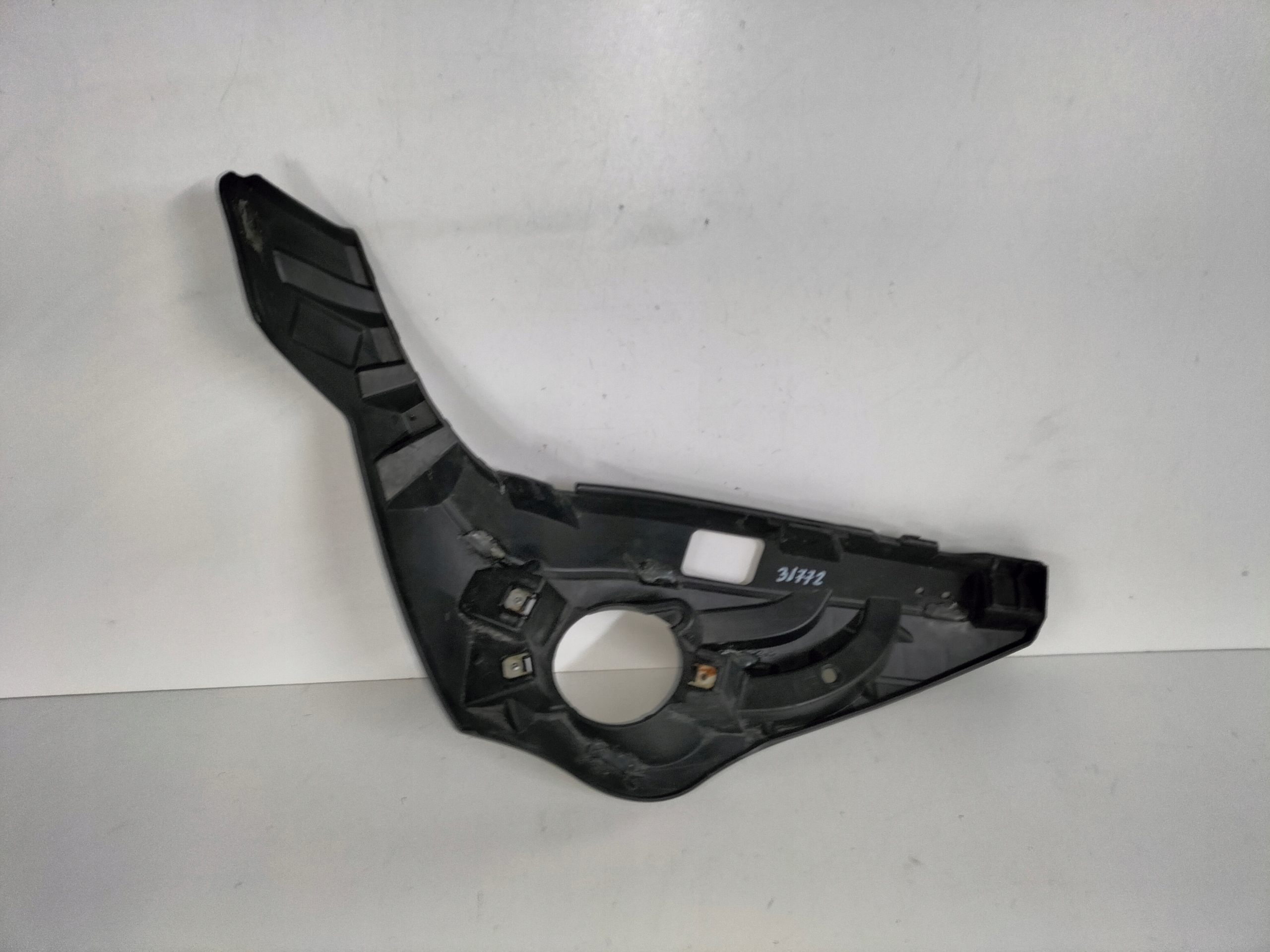 DRZIAK PREDNEHO NARAZNIKA LAVY BMW X1 E84 LIFT 12-15