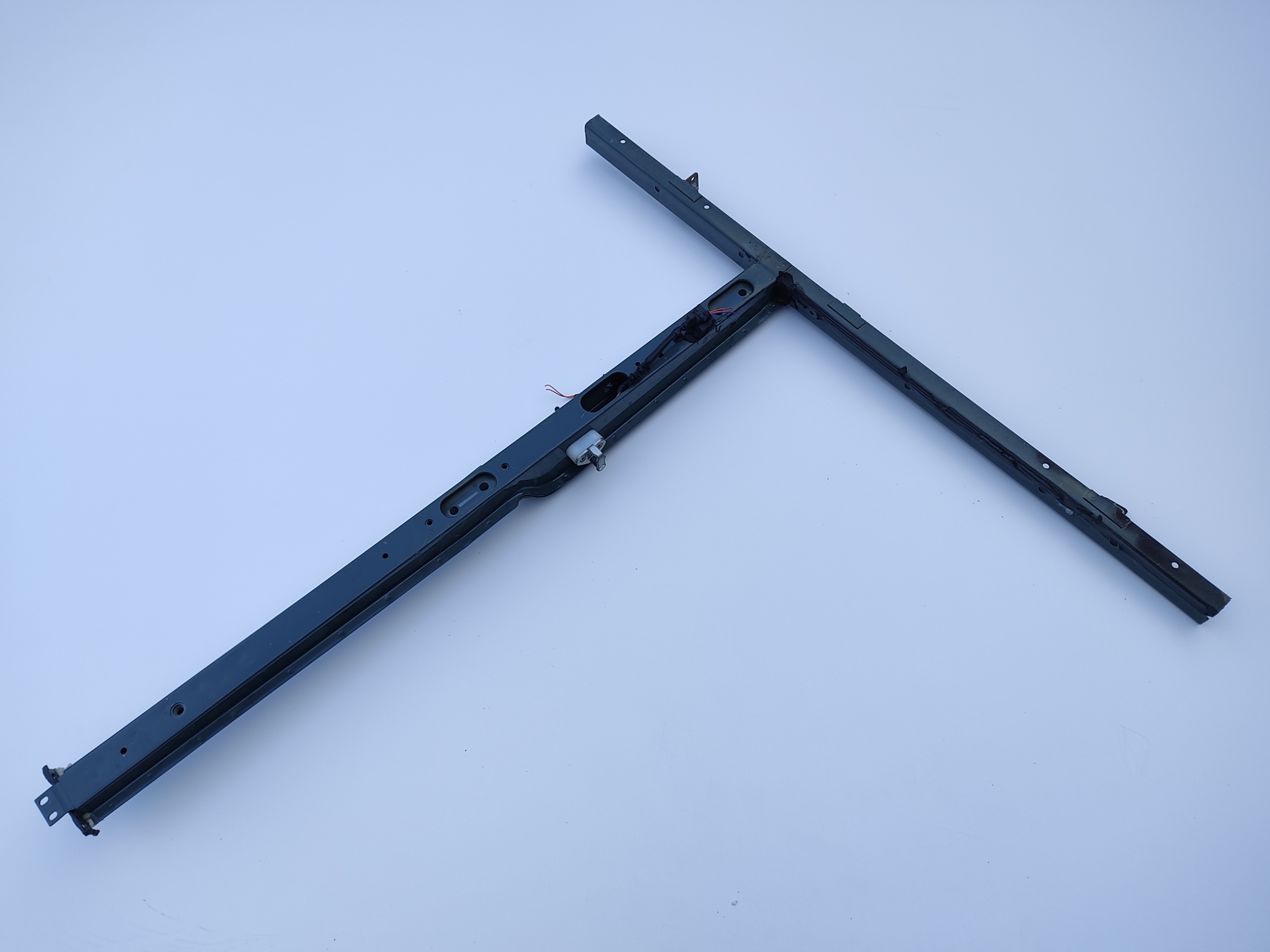 VÝSTUHA STĹPIK PRAVÝCH DVERÍ LAND ROVER DEFENDER 1999-2014