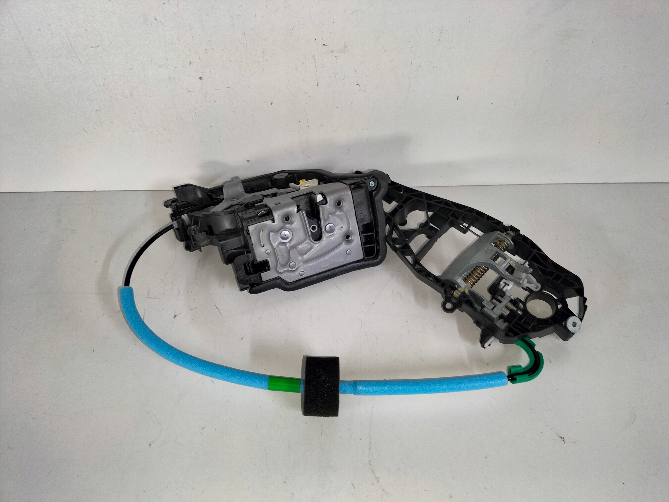 ZÁMOK PRAVÝCH ZADNÝCH DVERÍ BMW X1 F48 15-