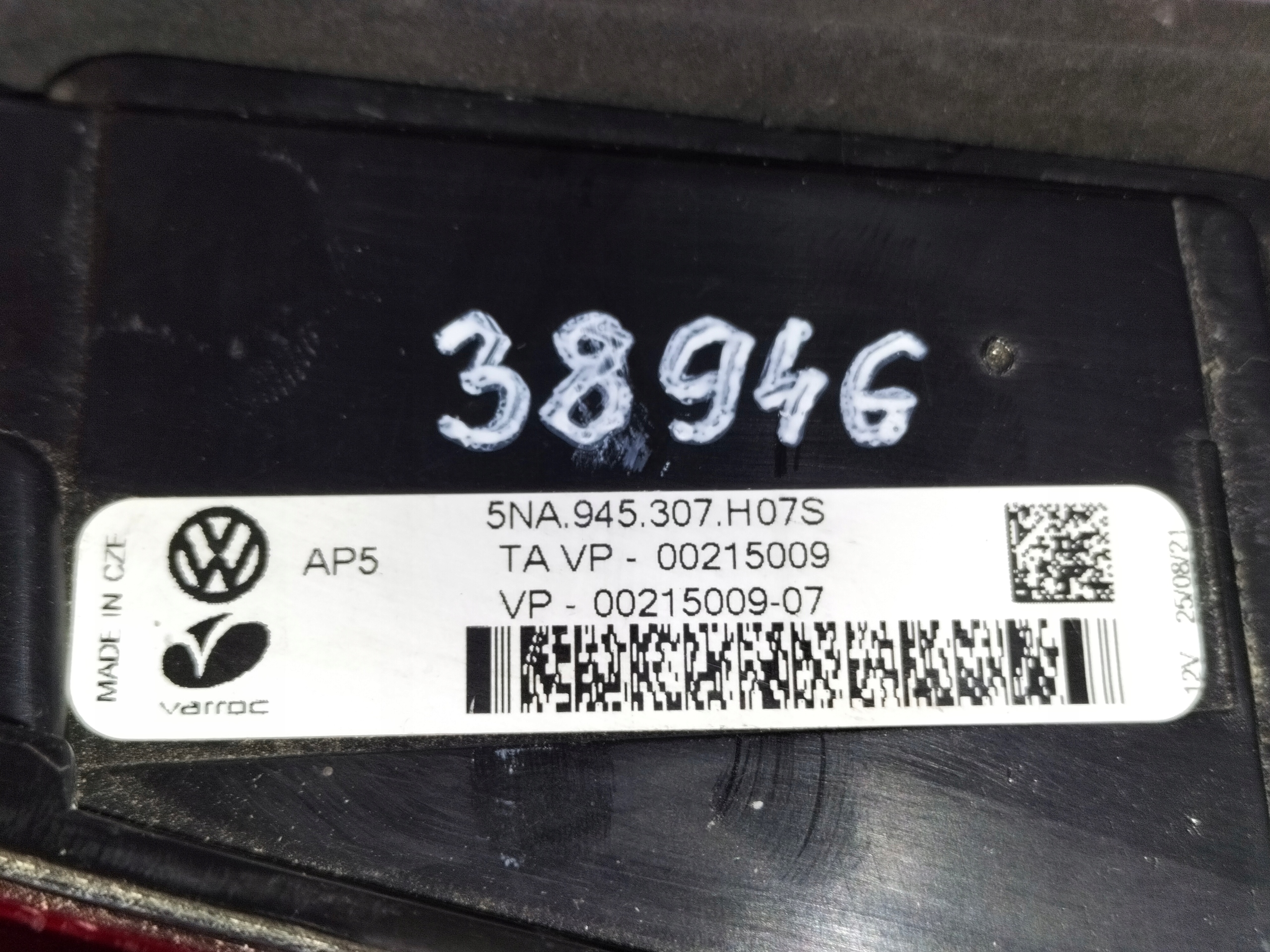 LAVE ZADNE SVETLO VW TIGUAN II 5NA LIFT 20- LED IQ LIGHT