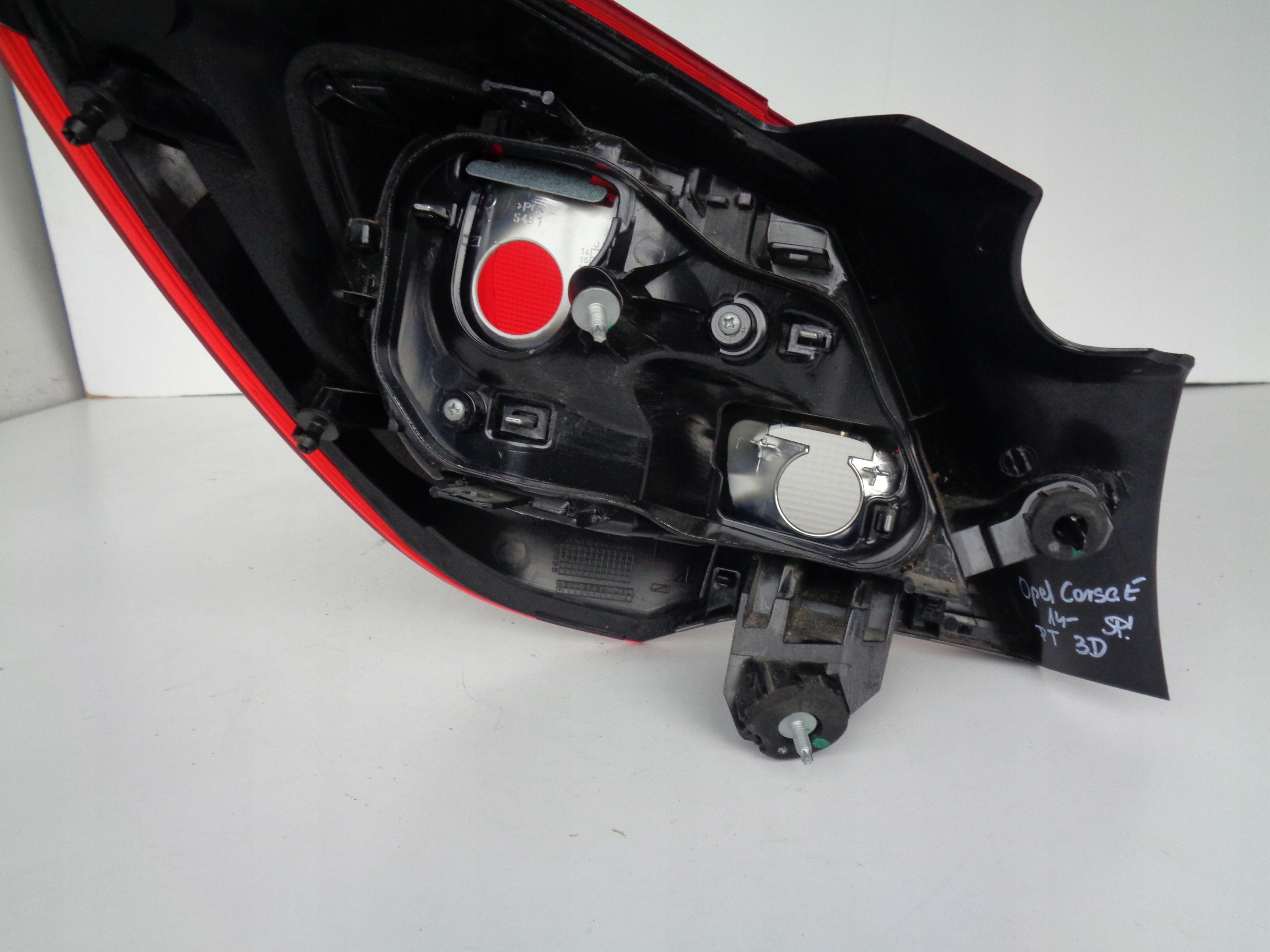 PRAVE ZADNE SVETLO OPEL CORSA E 14- 3D
