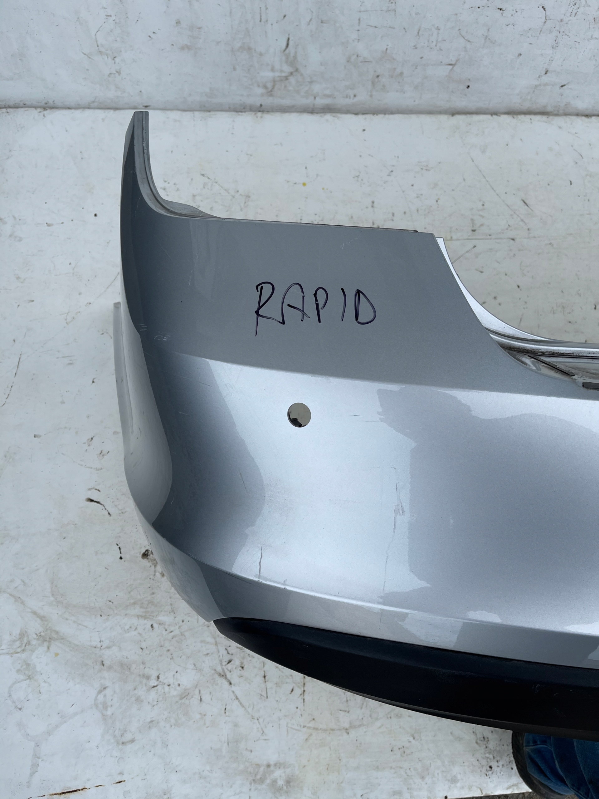 ZADNÝ NÁRAZNÍK SKODA RAPID 5JH807421