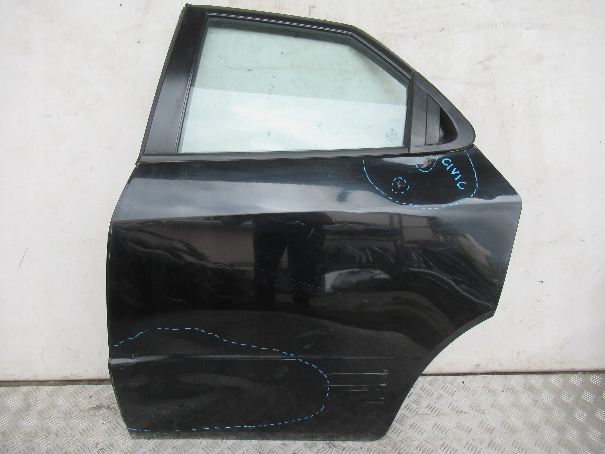 LAVE ZADNE DVERE CIVIC UFO