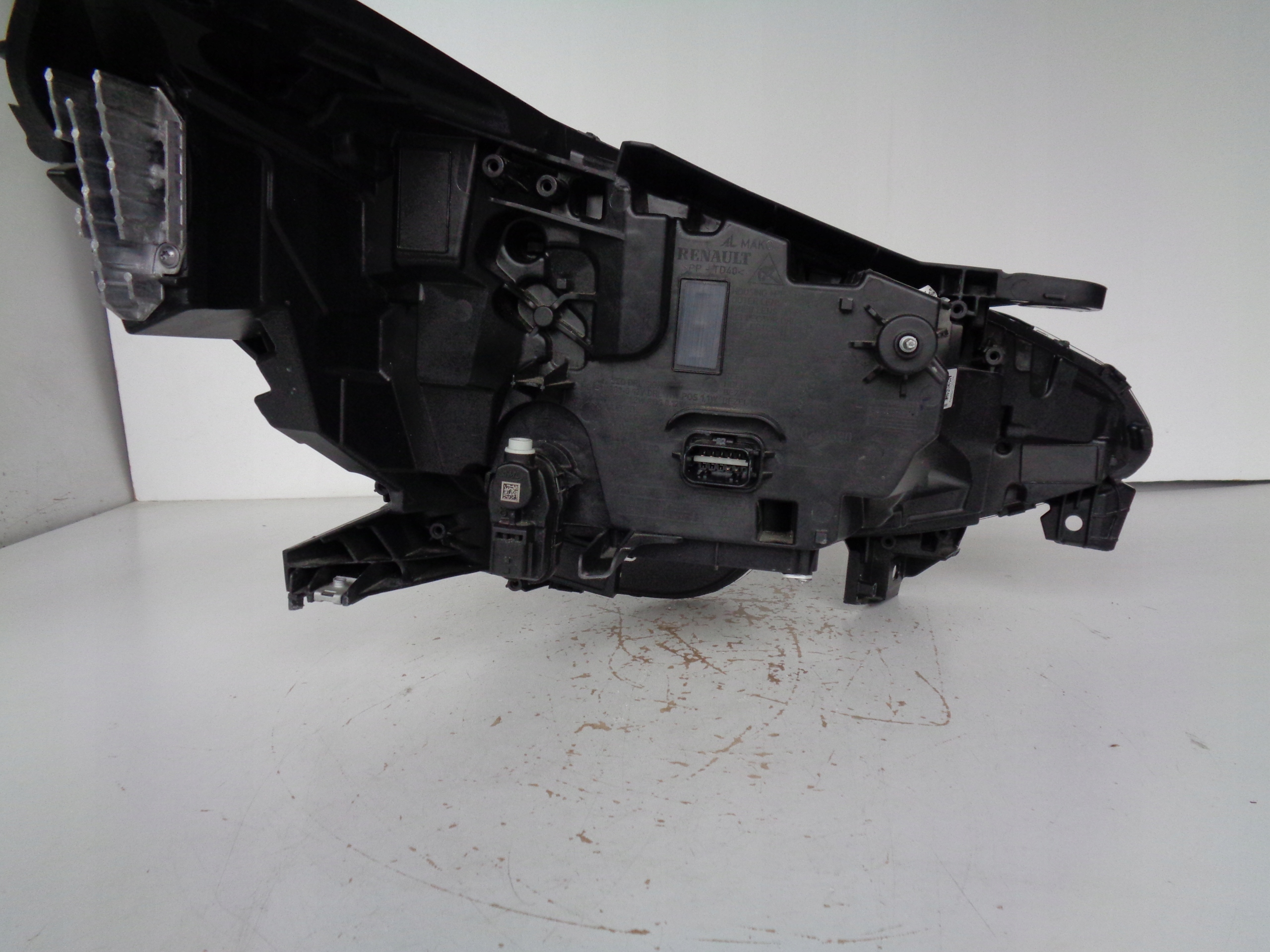 LAVE PREDNE SVETLO RENAULT CLIO V 19- FULL LED