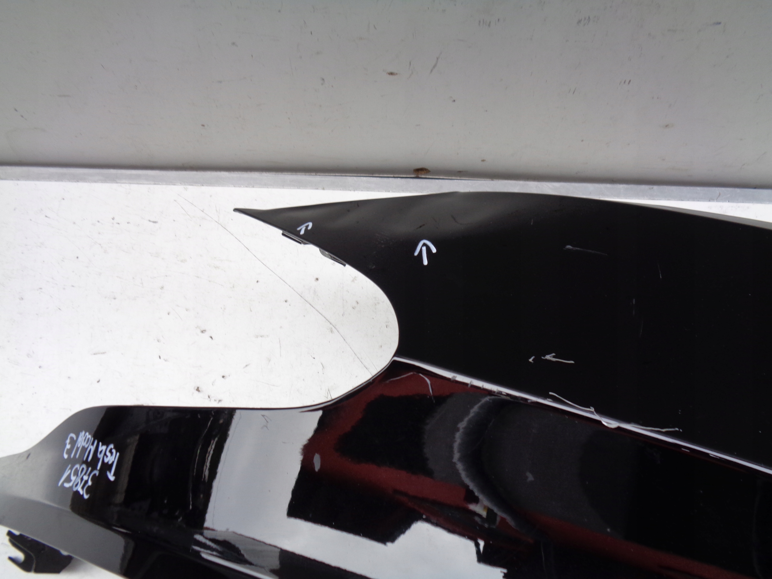 PRAVÝ PREDNÝ BLATNÍK TESLA MODEL 3 NR 37851