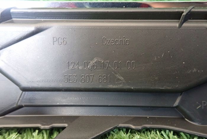 SKODA OCTAVIA IV 19-23 ĽAVÁ LIŠTA NÁRAZNÍKA 5E3807681