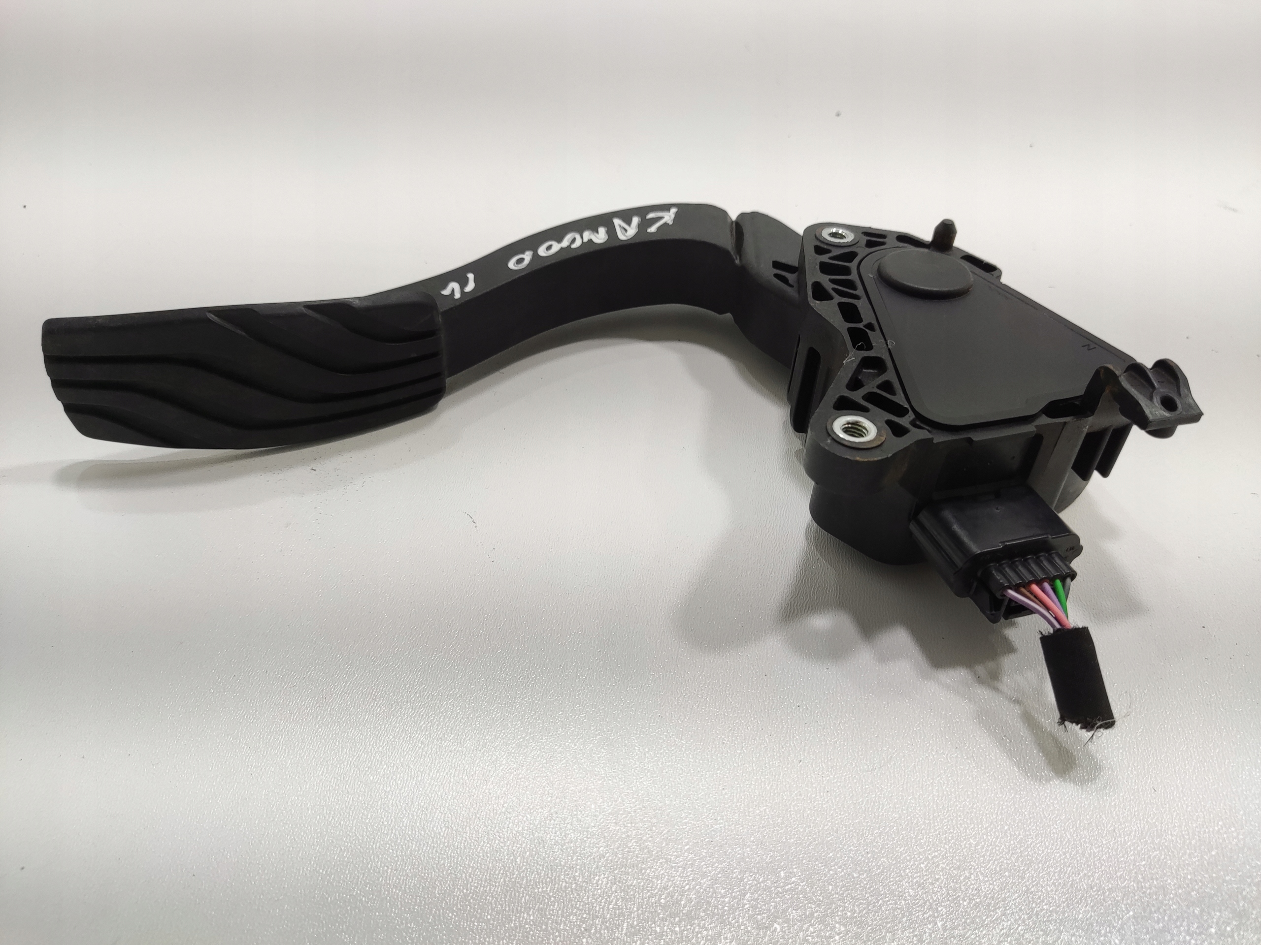 PLYNOVY PEDAL RENAULT KANGOO IV 2022-2025 180022038R