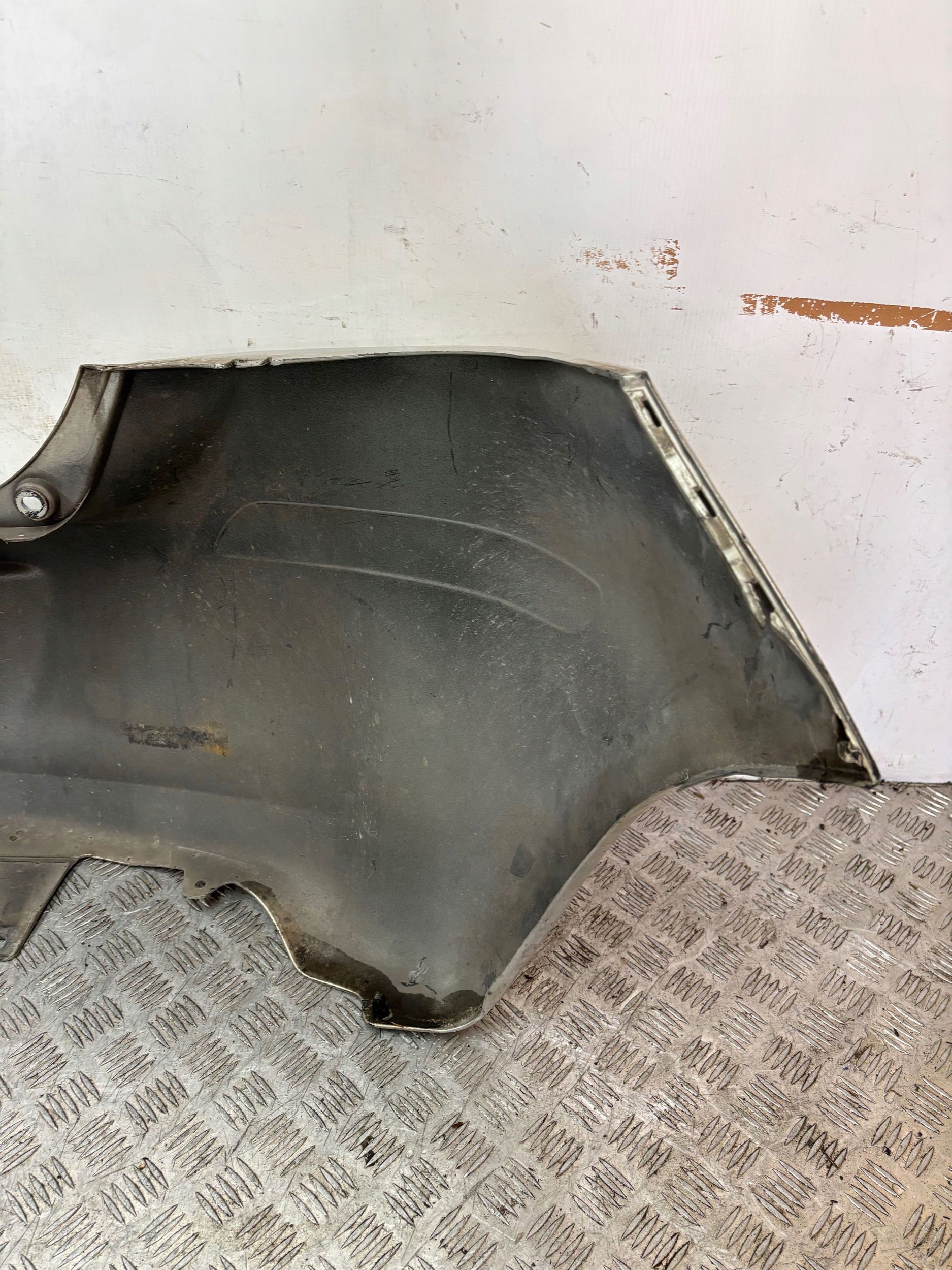 ZADNÝ NÁRAZNÍK TOYOTA YARIS II 2 LIFT 09-