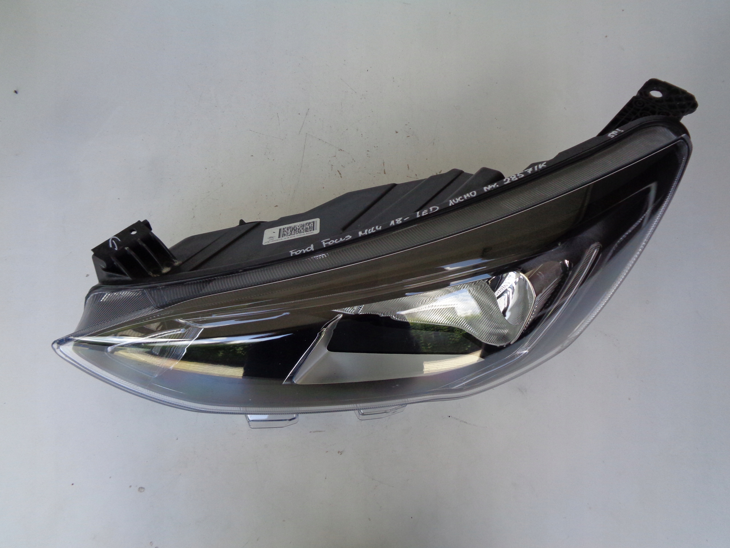 LAVE PREDNE SVETLO FORD FOCUS MK4 18- LED