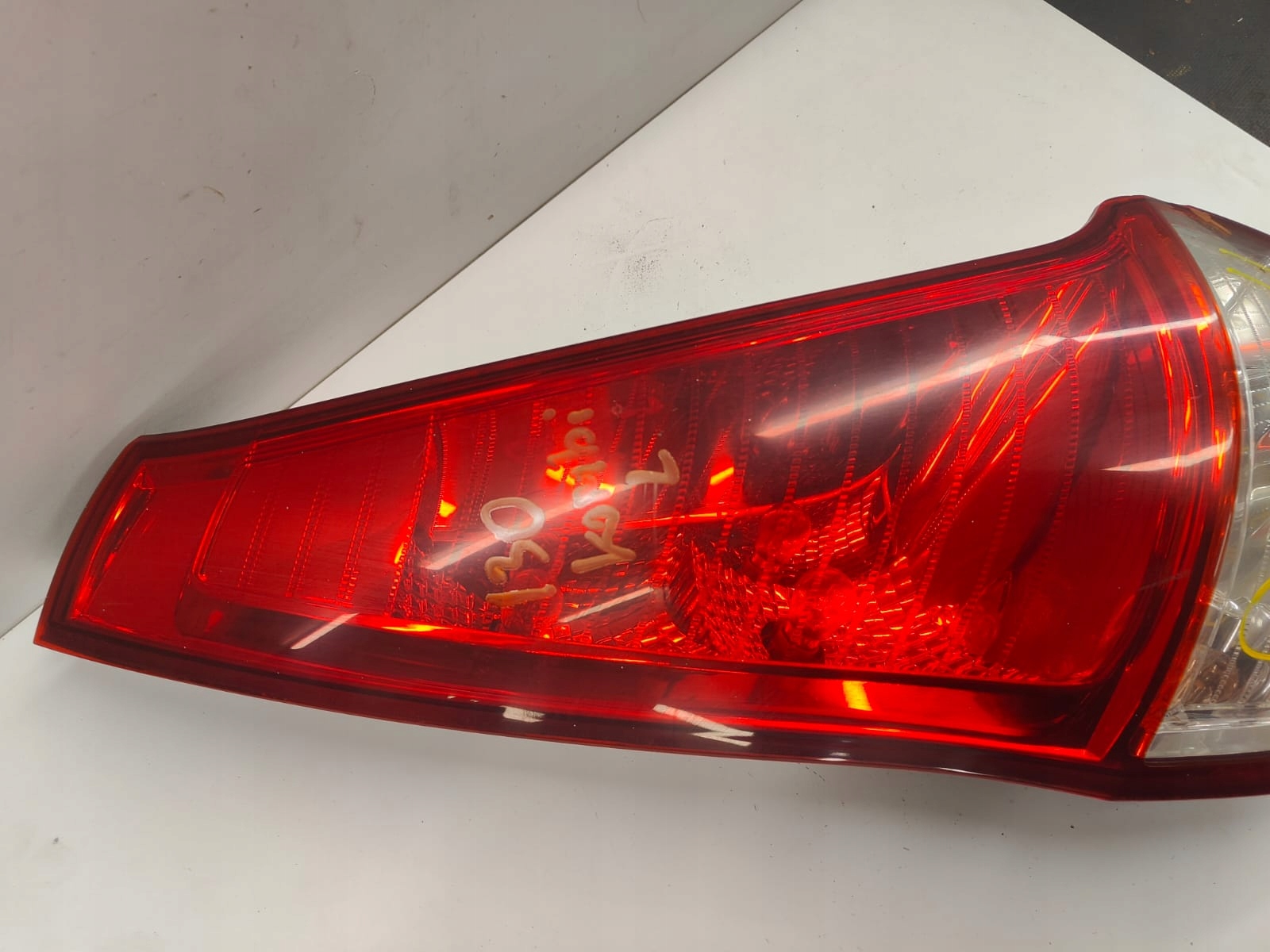 Hyundai i30 kombi 92401-2R1 LAVE ZADNE SVETLO JEMNE POSKODENIE