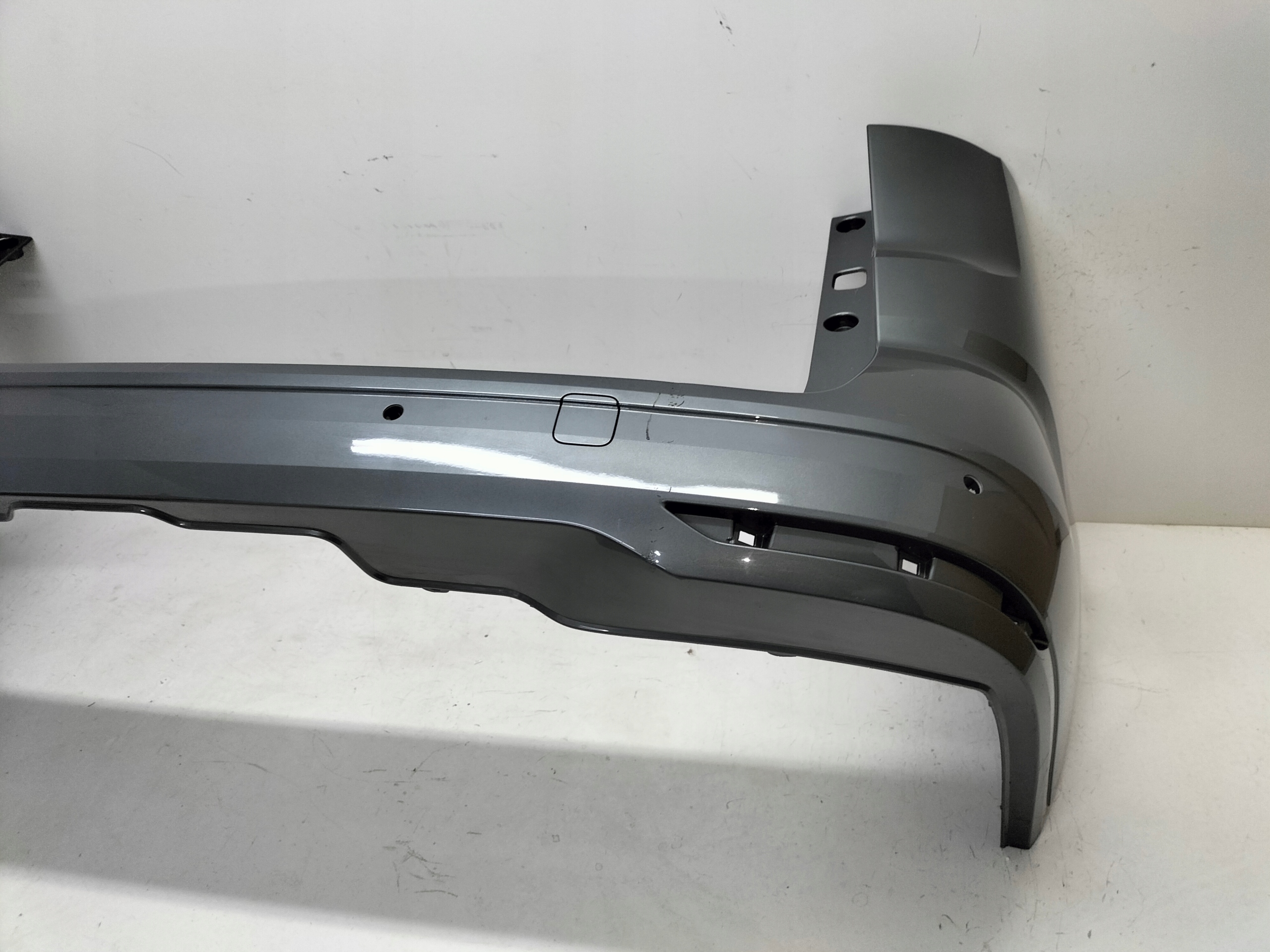 ZADNÝ NÁRAZNÍK VW T7 MULTIVAN 21-