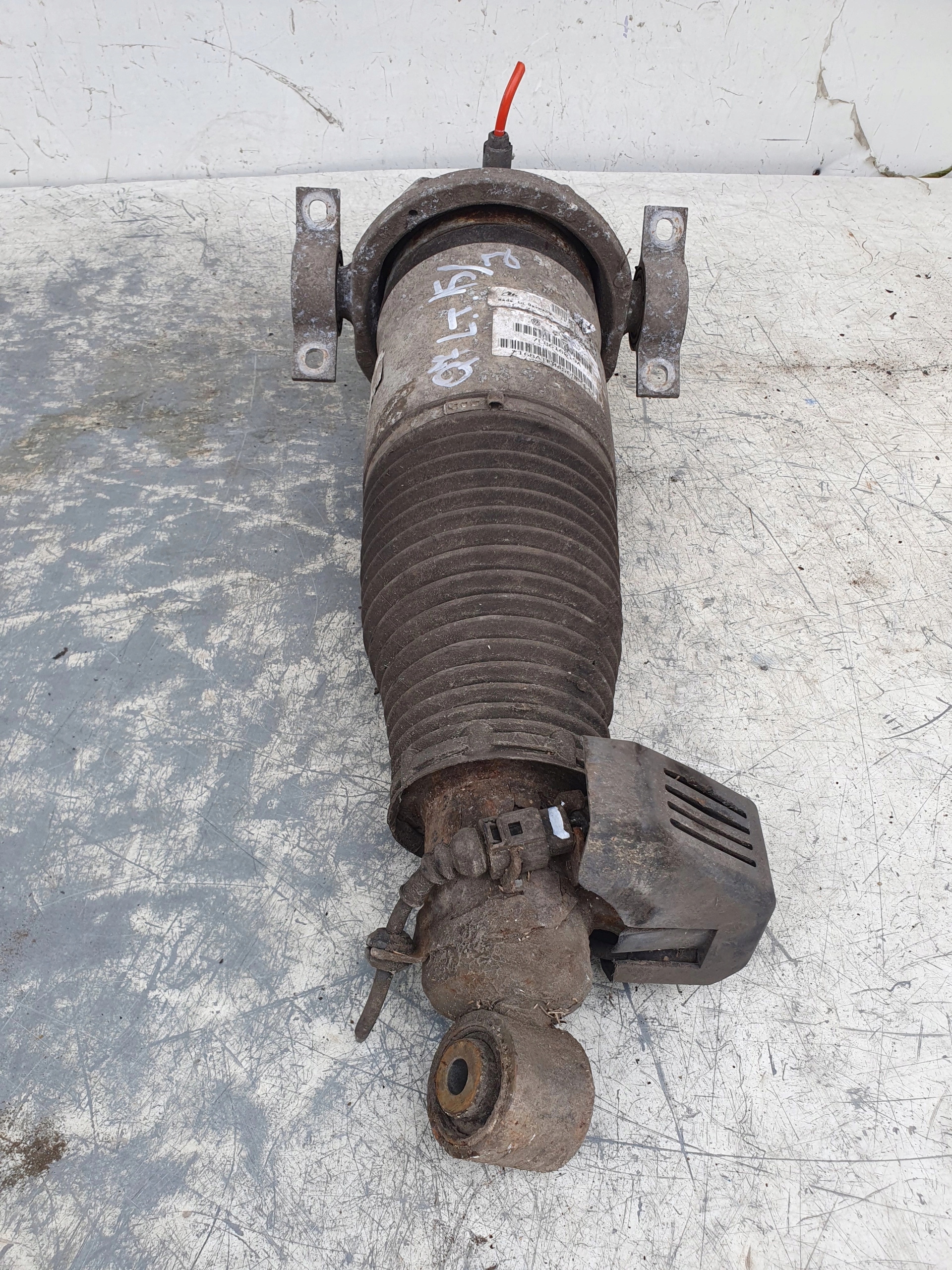 AUDI Q7 4L MECH ZADNA LAVY 7L8616019A