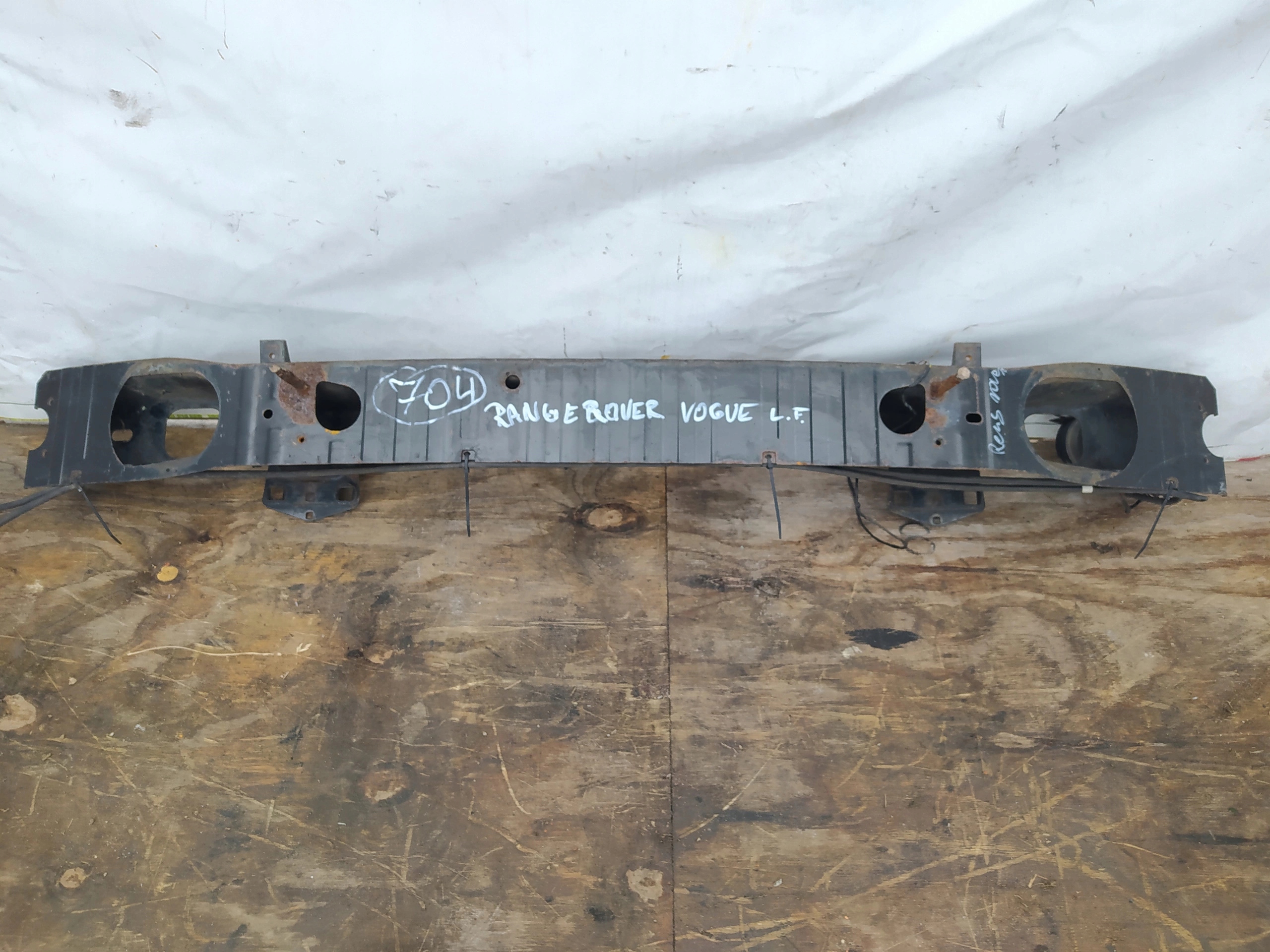 RANGE ROVER VOGUE L322 VÝSTUHA PREDNÉHO NÁRAZNÍKA