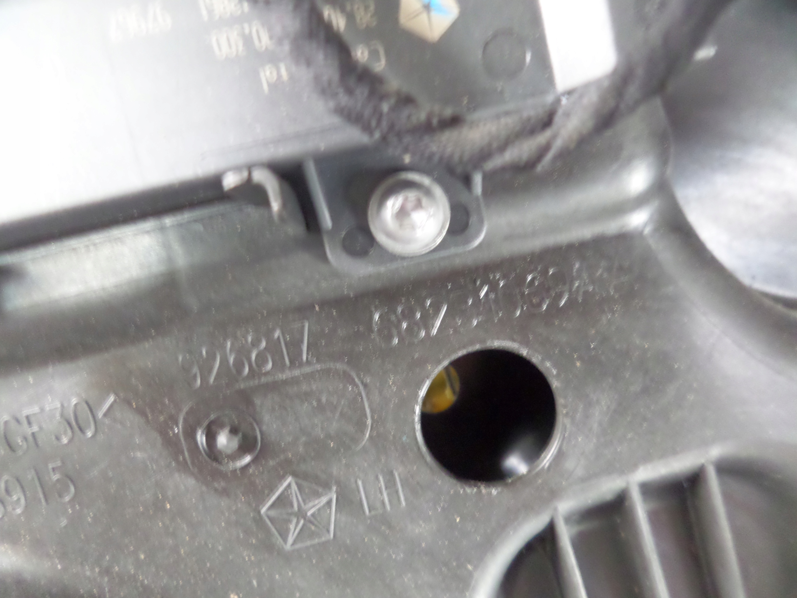 LAVE ZADNE STAHOVANIE OKNA JEEP GRAND CHEROKEE WK2 10-