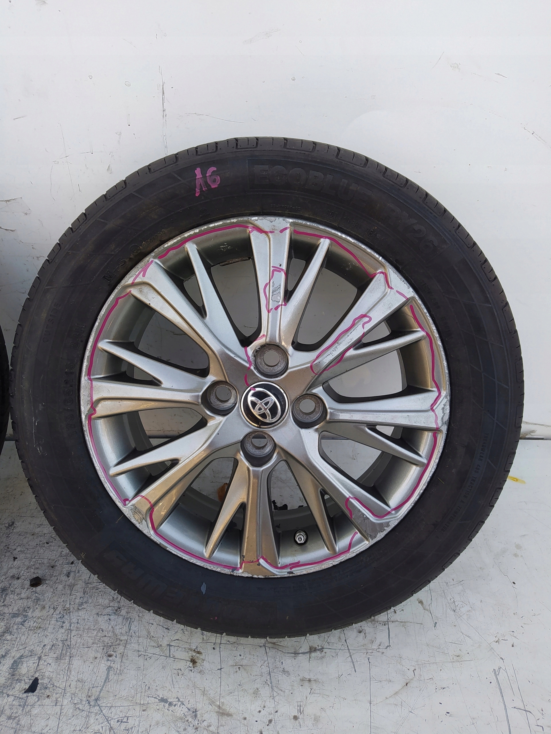 TOYOTA YARIS III 3 15“ KOLESA 4261l-0DG70