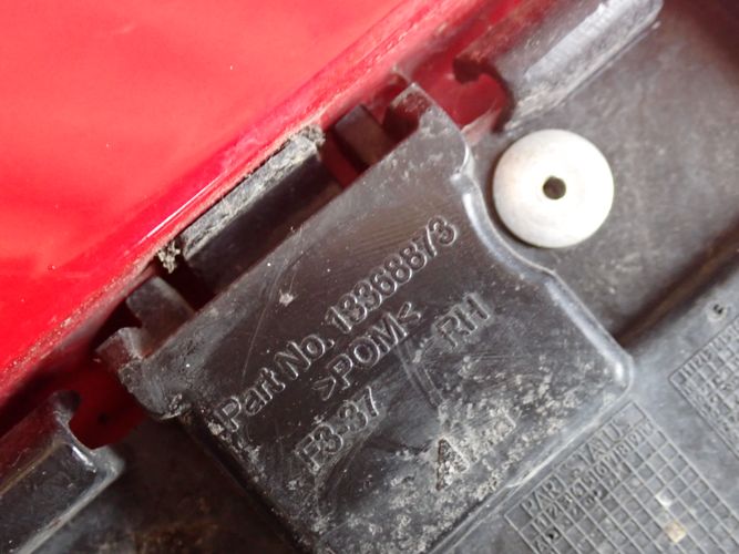 OPEL ASTRA J IV PRAVY PREDNY BLATNIK