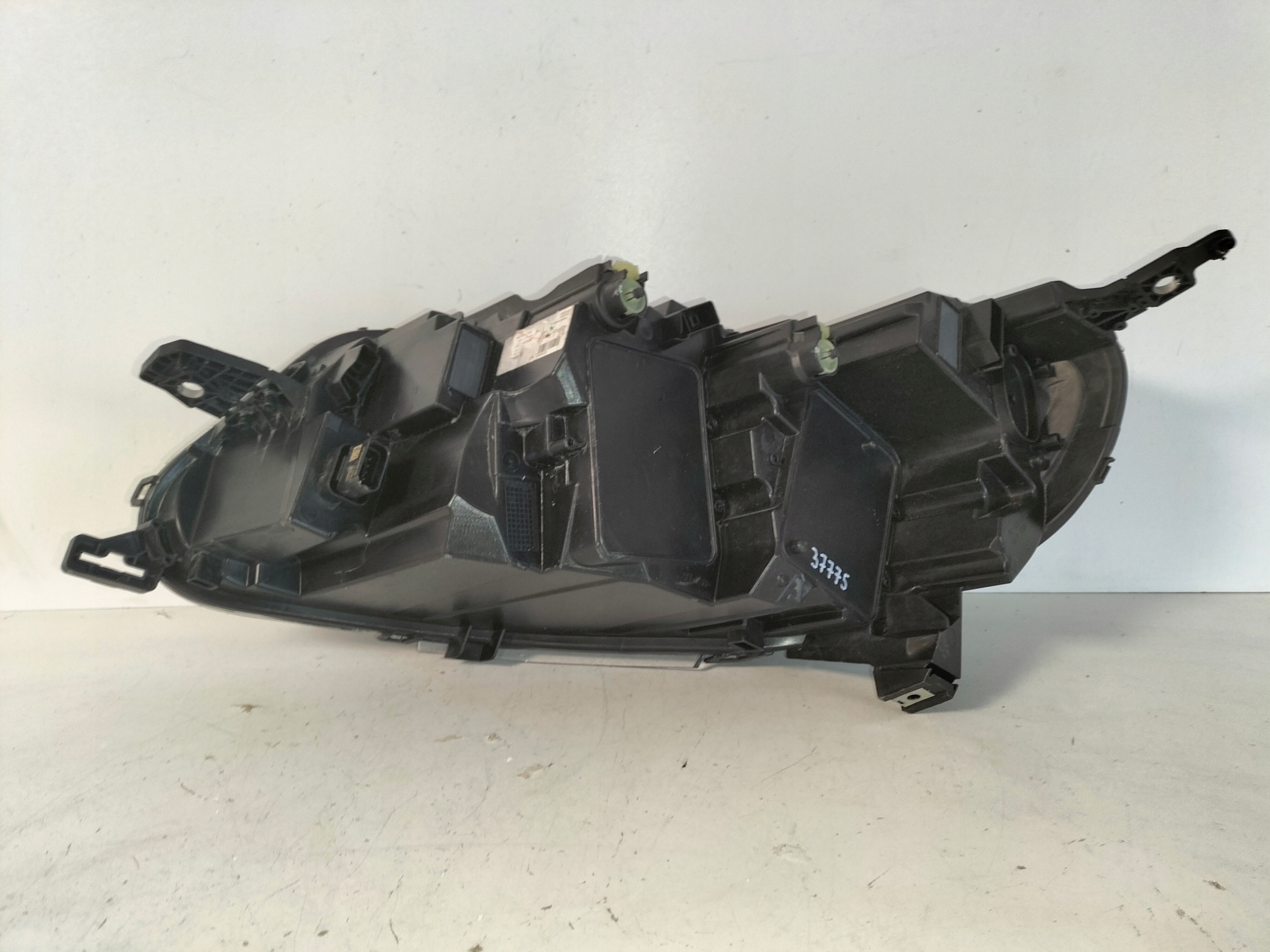 PRAVE PREDNE SVETLO PEUGEOT EXPERT IV TRAVELLER 24- FULL LED