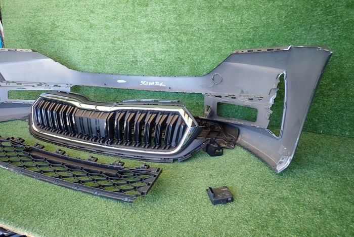SKODA OCTAVIA IV LIFT 23- PREDNÝ NÁRAZNÍK + RADAR