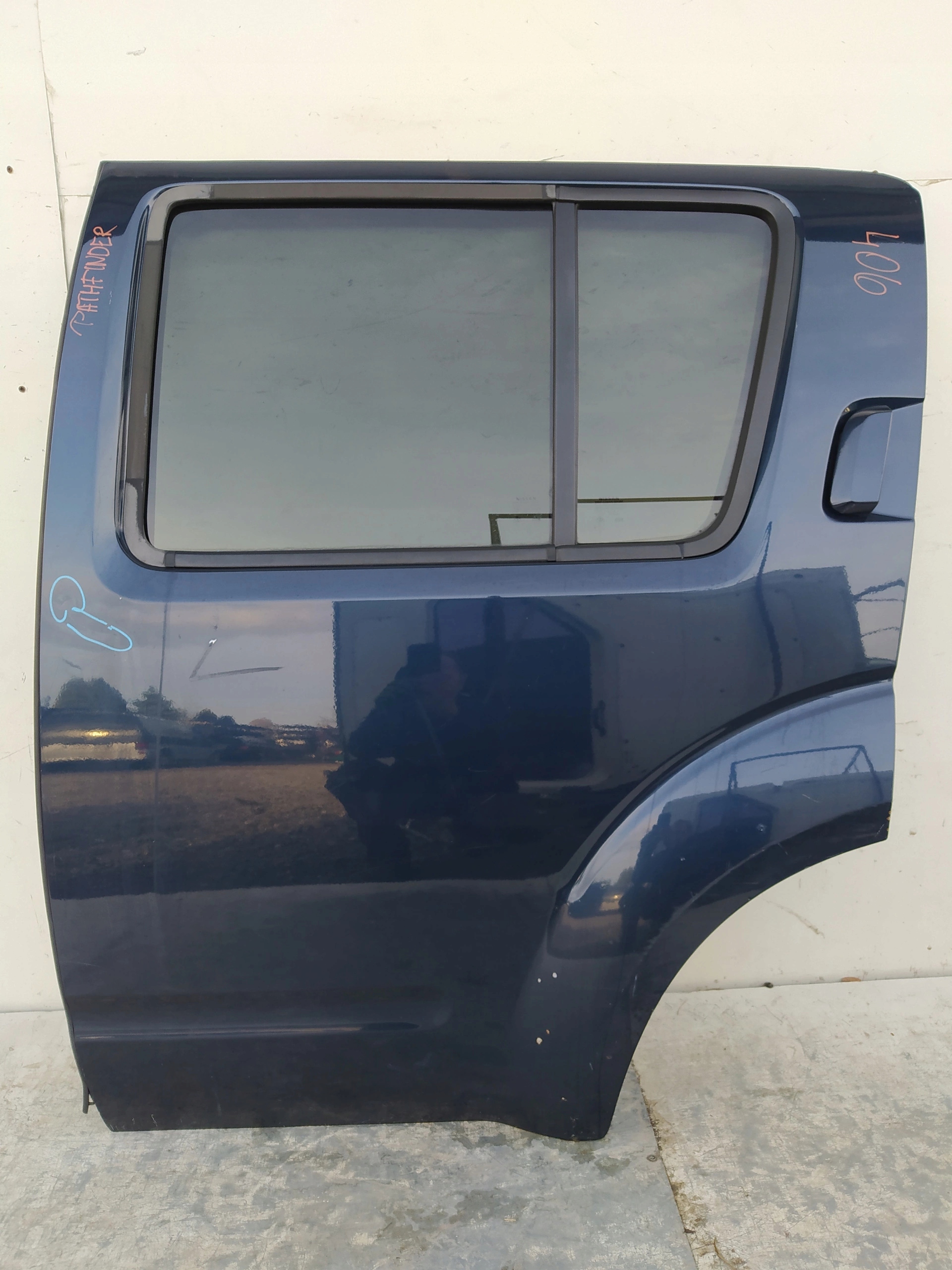 NISSAN PATHFINDER R51 LAVE ZADNE DVERE