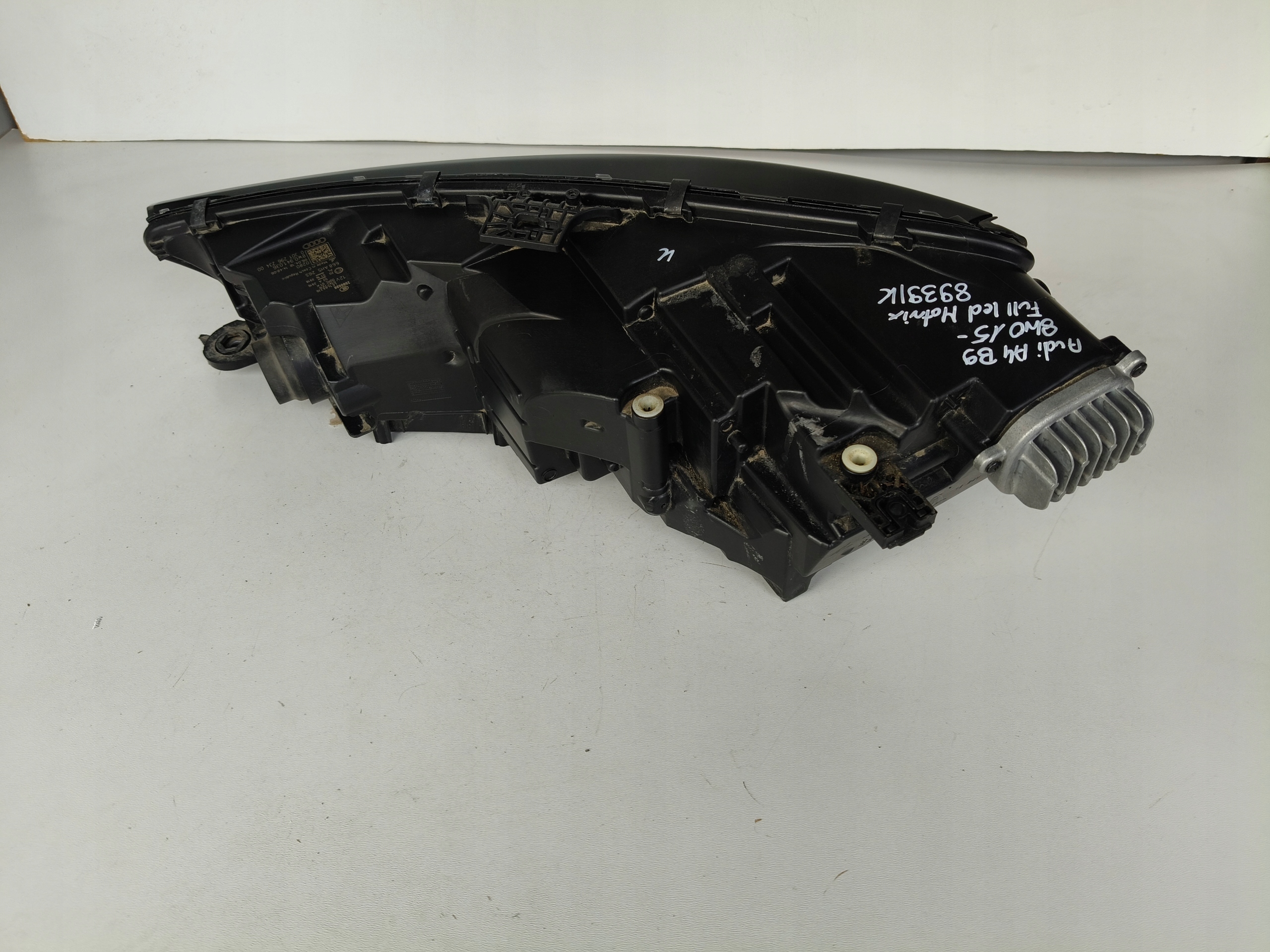PRAVE PREDNE SVETLO AUDI A4 B9 8W 8W0 15- FULL LED MATRIX