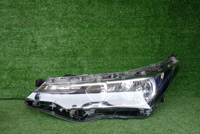 TOYOTA COROLLA E16 LIFT 16-19 LAVE PREDNE SVETLO