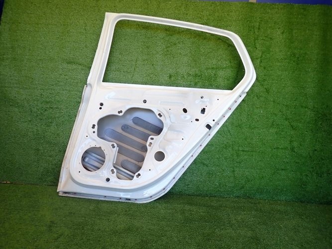 VW GOLF VIII 8 HB PRAVE ZADNE DVERE