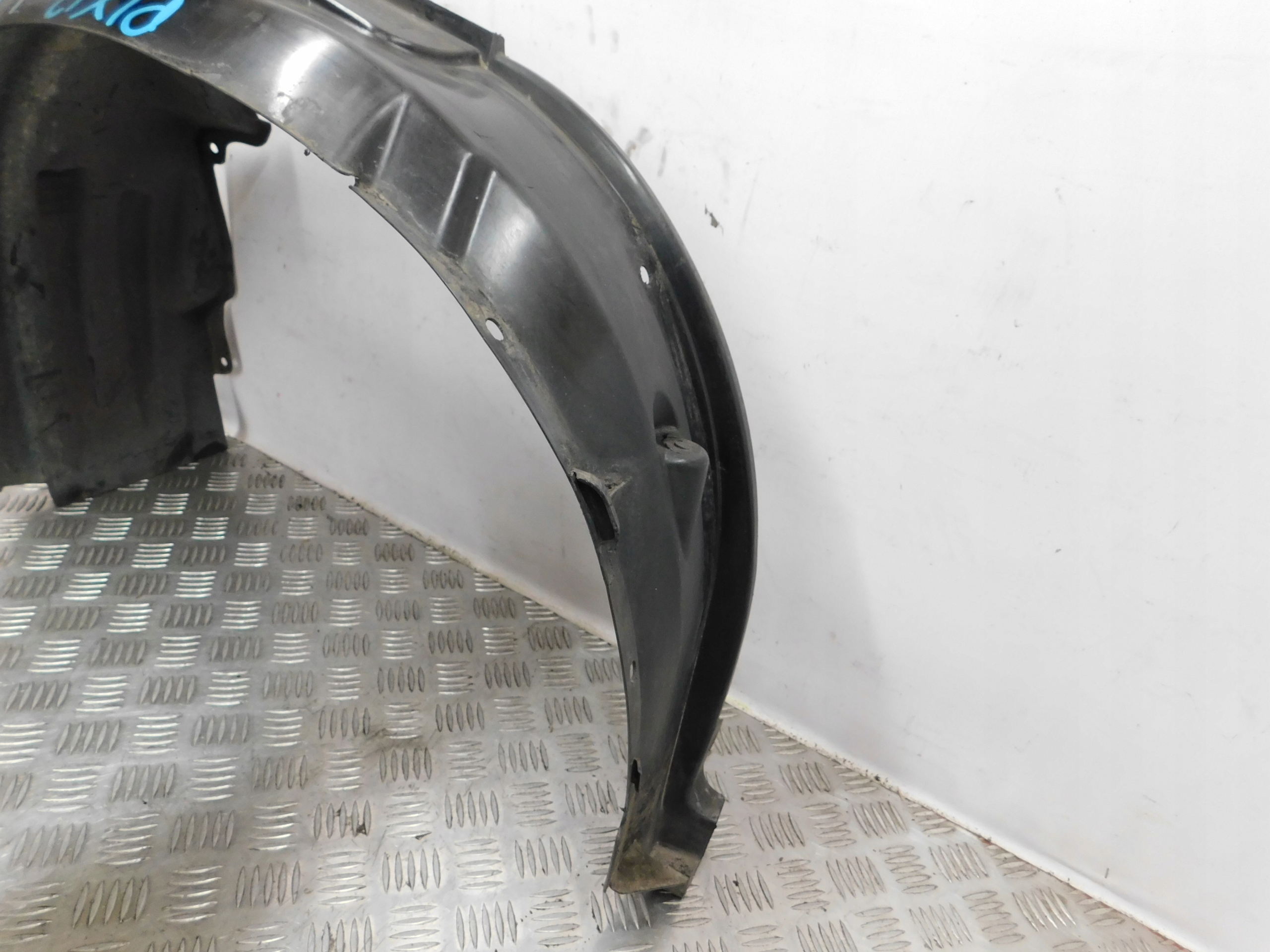 ĽAVÝ PREDNÝ PODBLATNÍK NISSAN PIXO