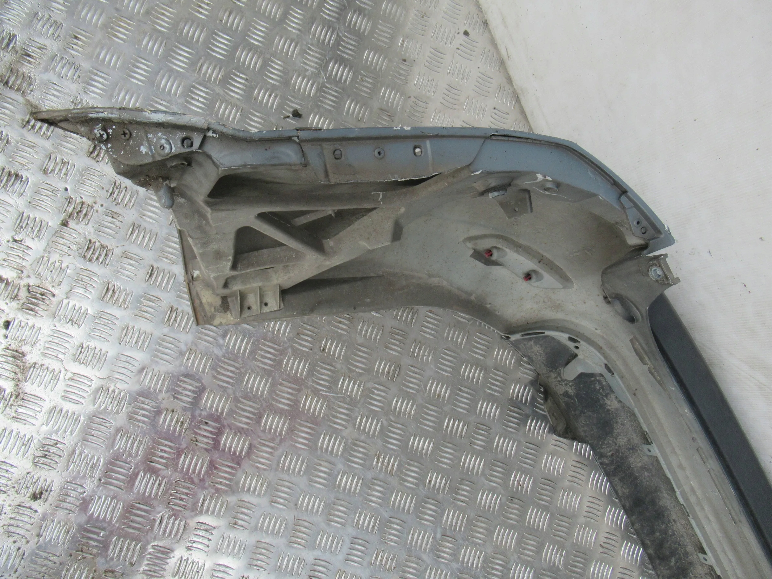 ZADNÝ NÁRAZNÍK FORD FOCUS 2 MK2 KOMBI LIFT 08-