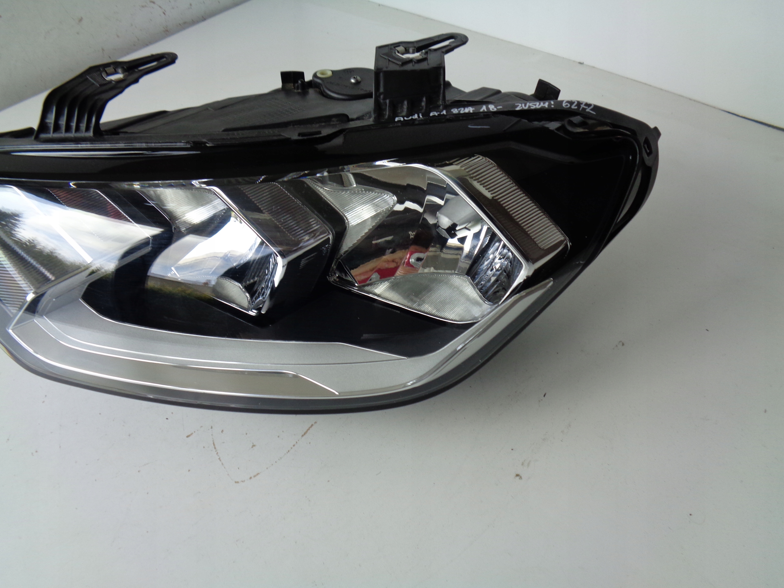 LAVE PREDNE SVETLO AUDI A1 82A 18-