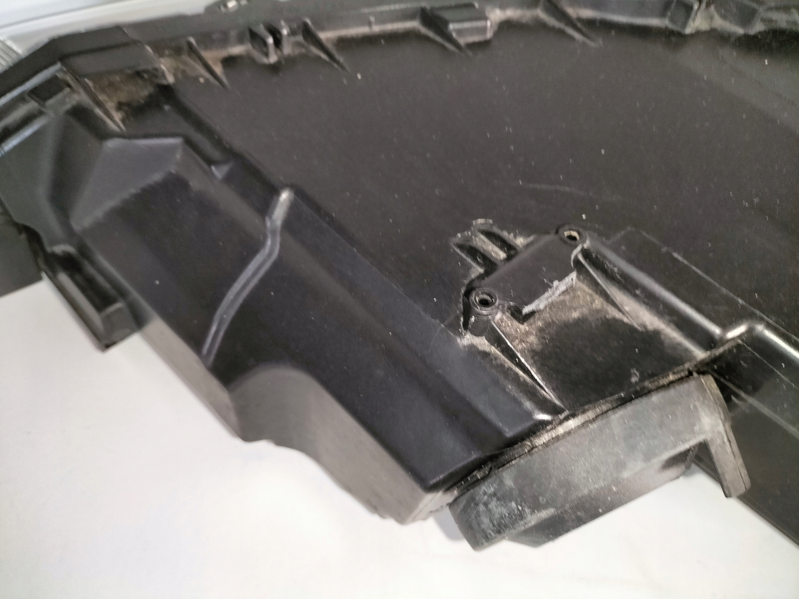 PRAVE PREDNE SVETLO VW POLO 2G0 17-