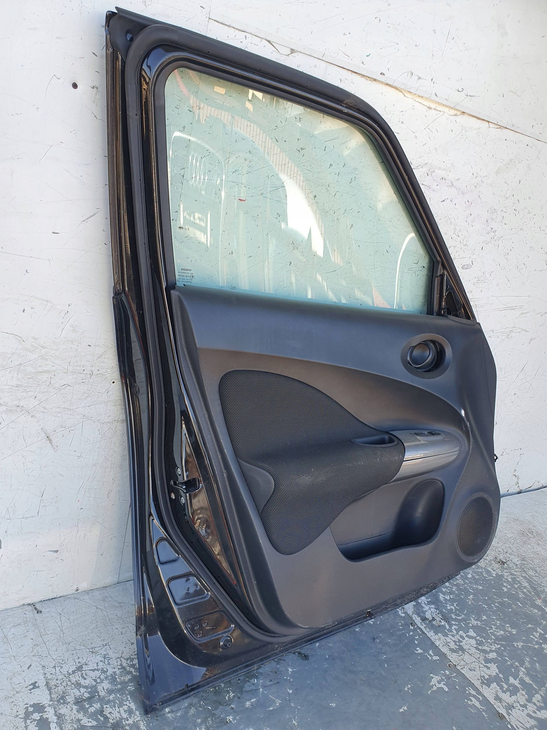 Nissan Juke I F15 LAVE PREDNE DVERE