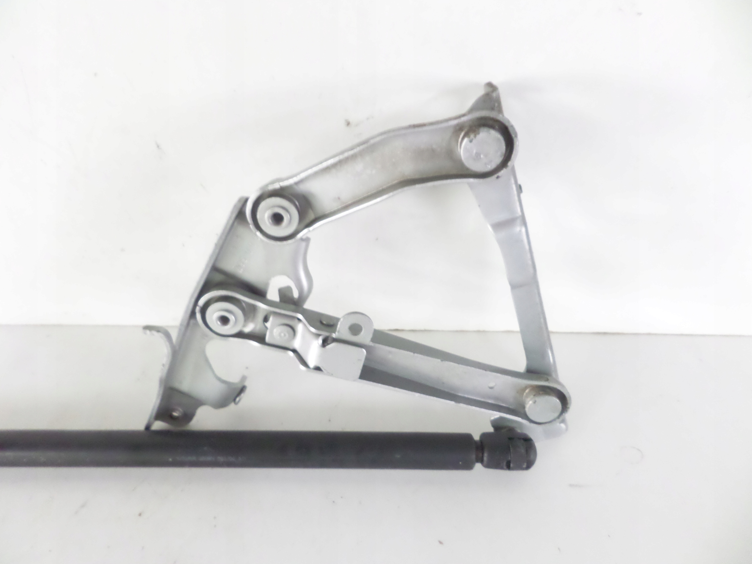 PRAVY PANT PREDNEJ KAPOTY MERCEDES E KLASA W211 02-