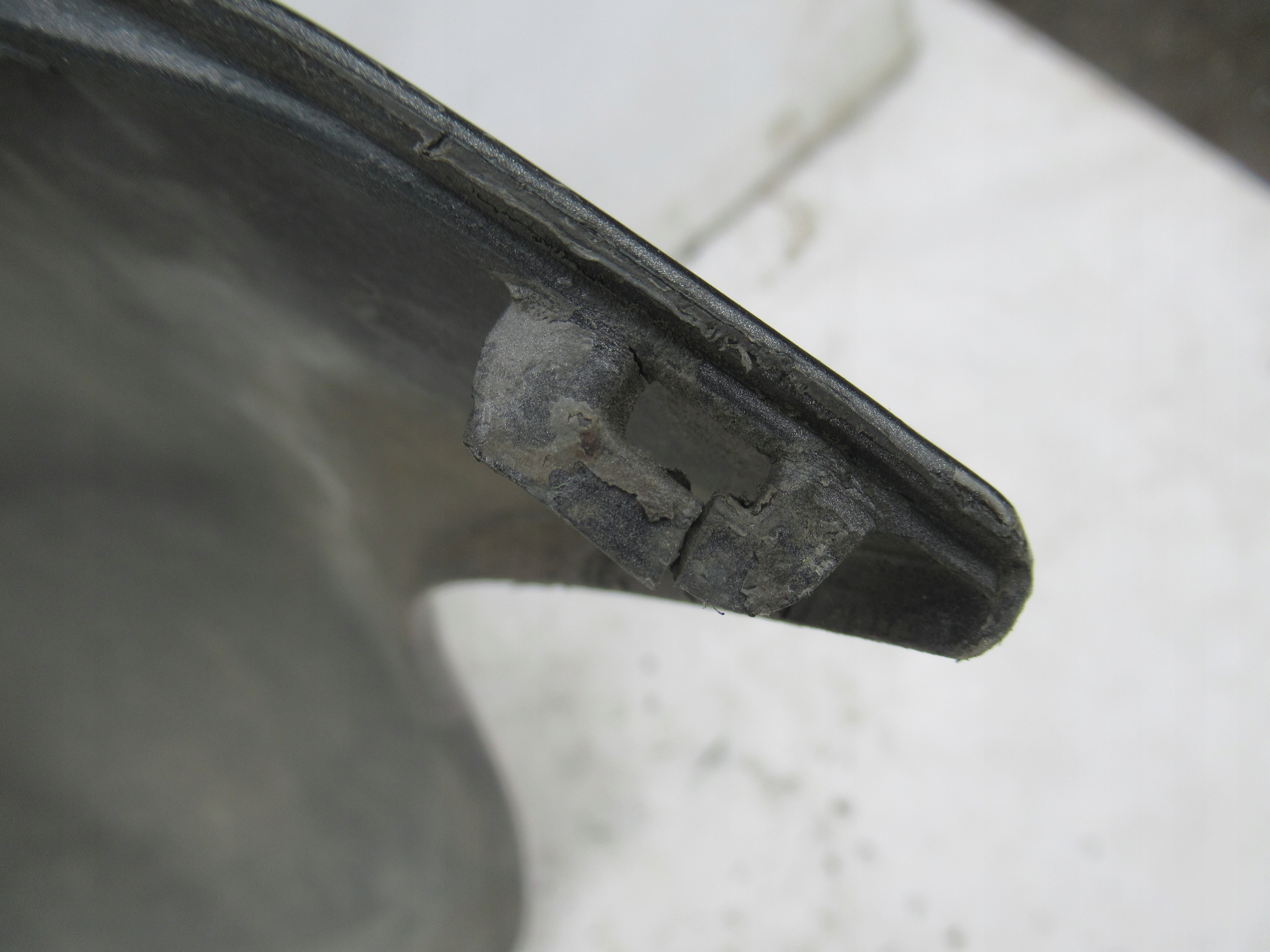 ZADNÝ NÁRAZNÍK TOYOTA YARIS II 2 05-09