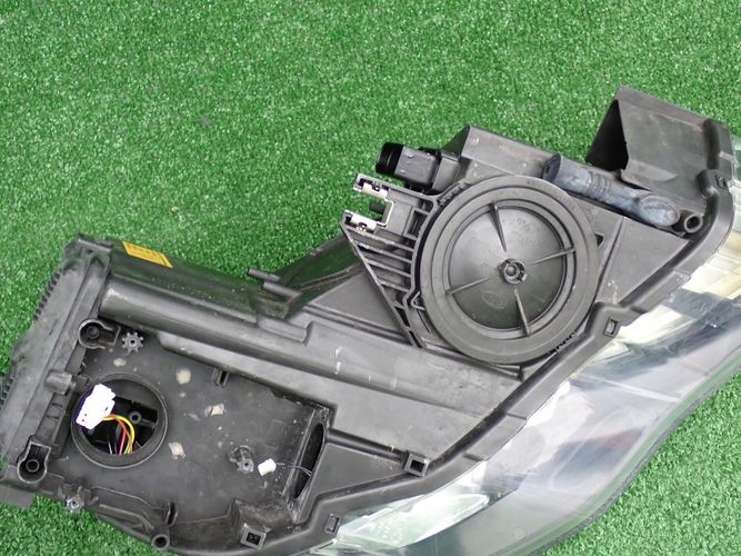 AUDI A1 BI XENON LED 10- LAVE PREDNE SVETLO