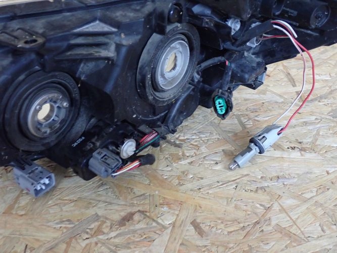 SUBARU XV 11- PRAVE PREDNE SVETLO