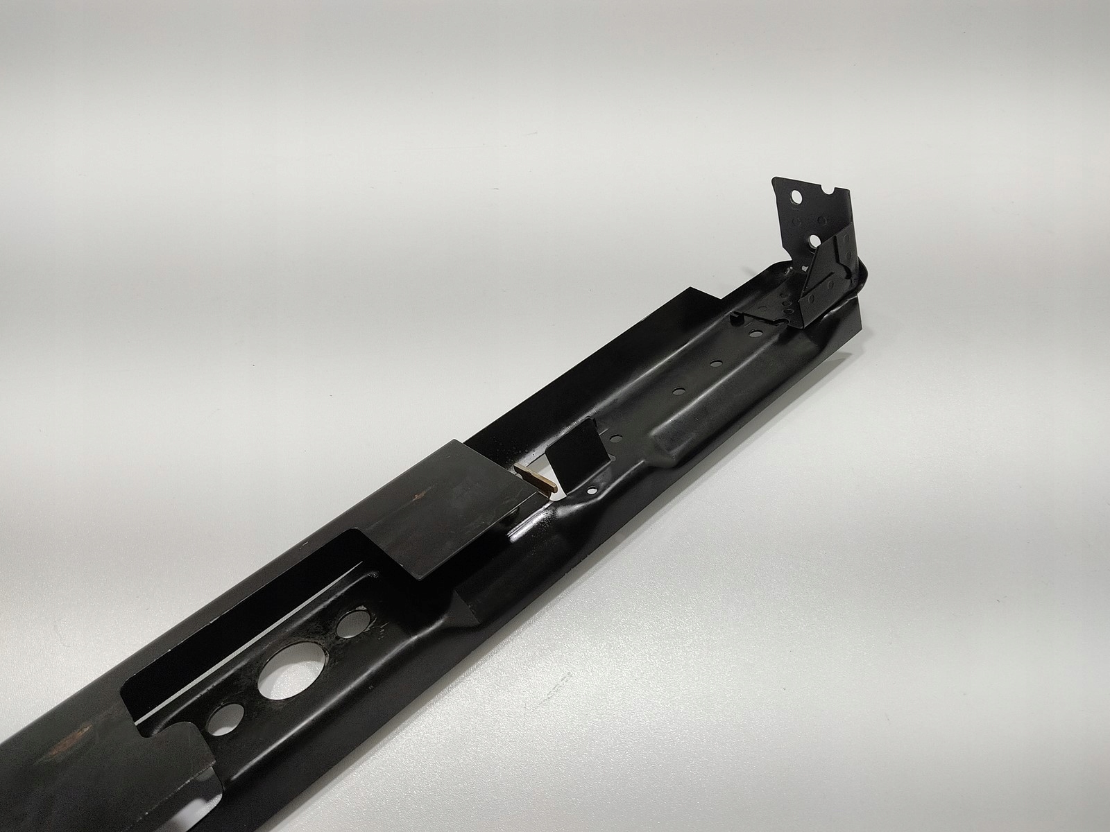 PREDNÉ ČELO VÝSTUHA LAND ROVER DEFENDER 2007-2014