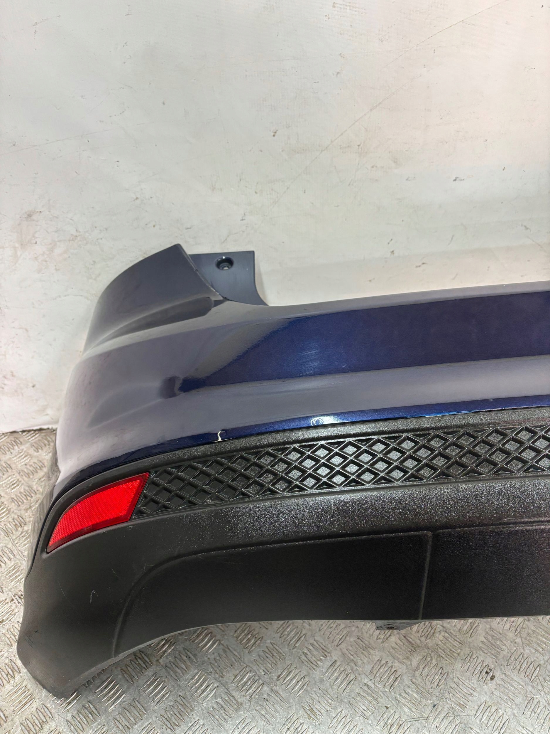 ZADNÝ NÁRAZNÍK FORD FOCUS 3 III HB 10-