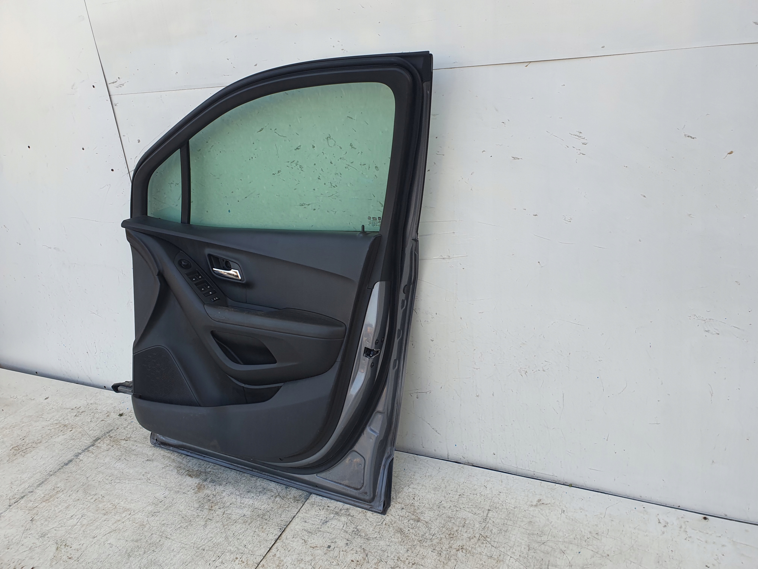 CHEVROLET TRAX PRAVE PREDNE DVERE