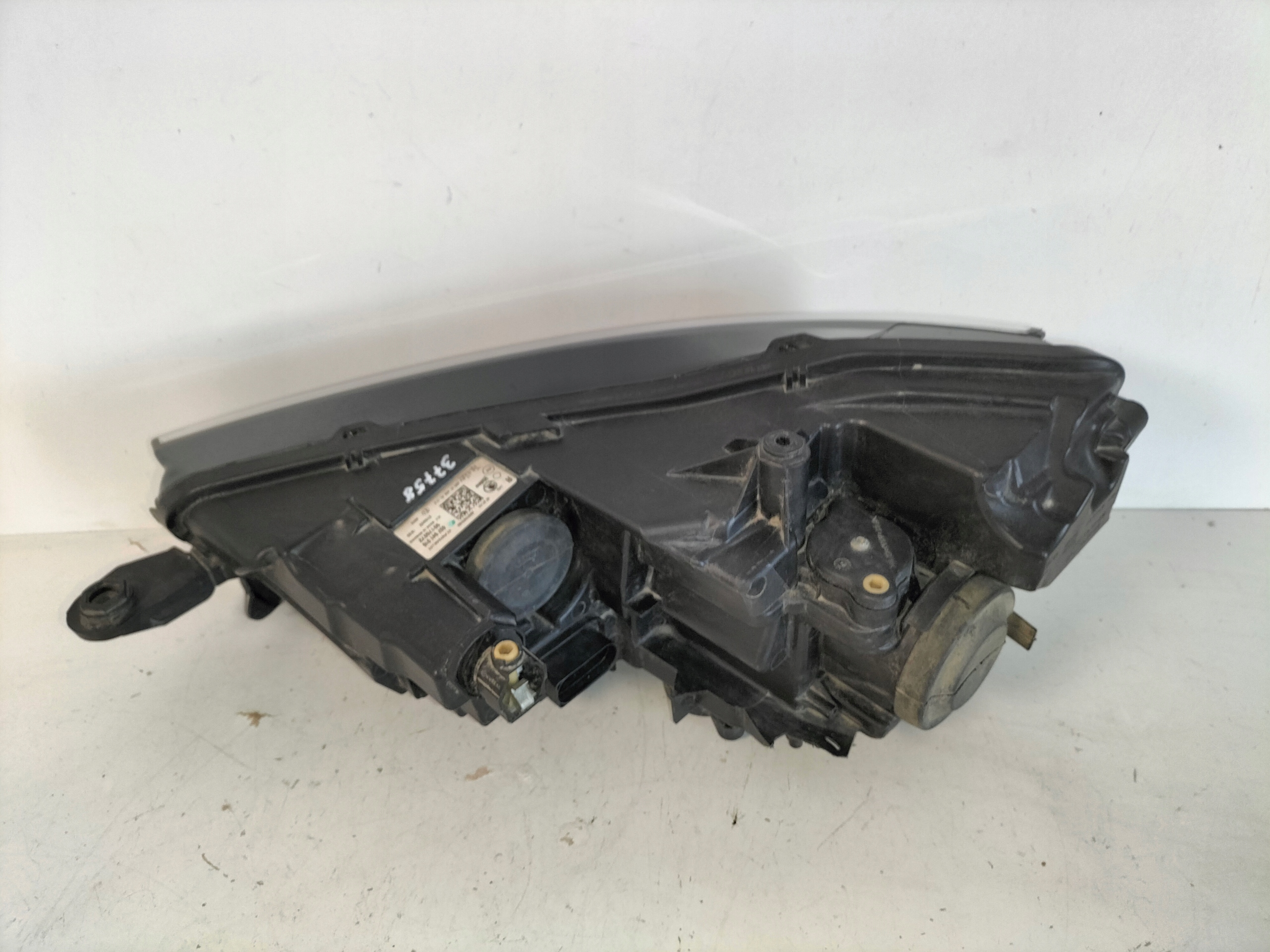 PRAVE PREDNE SVETLO SKODA SCALA 19-