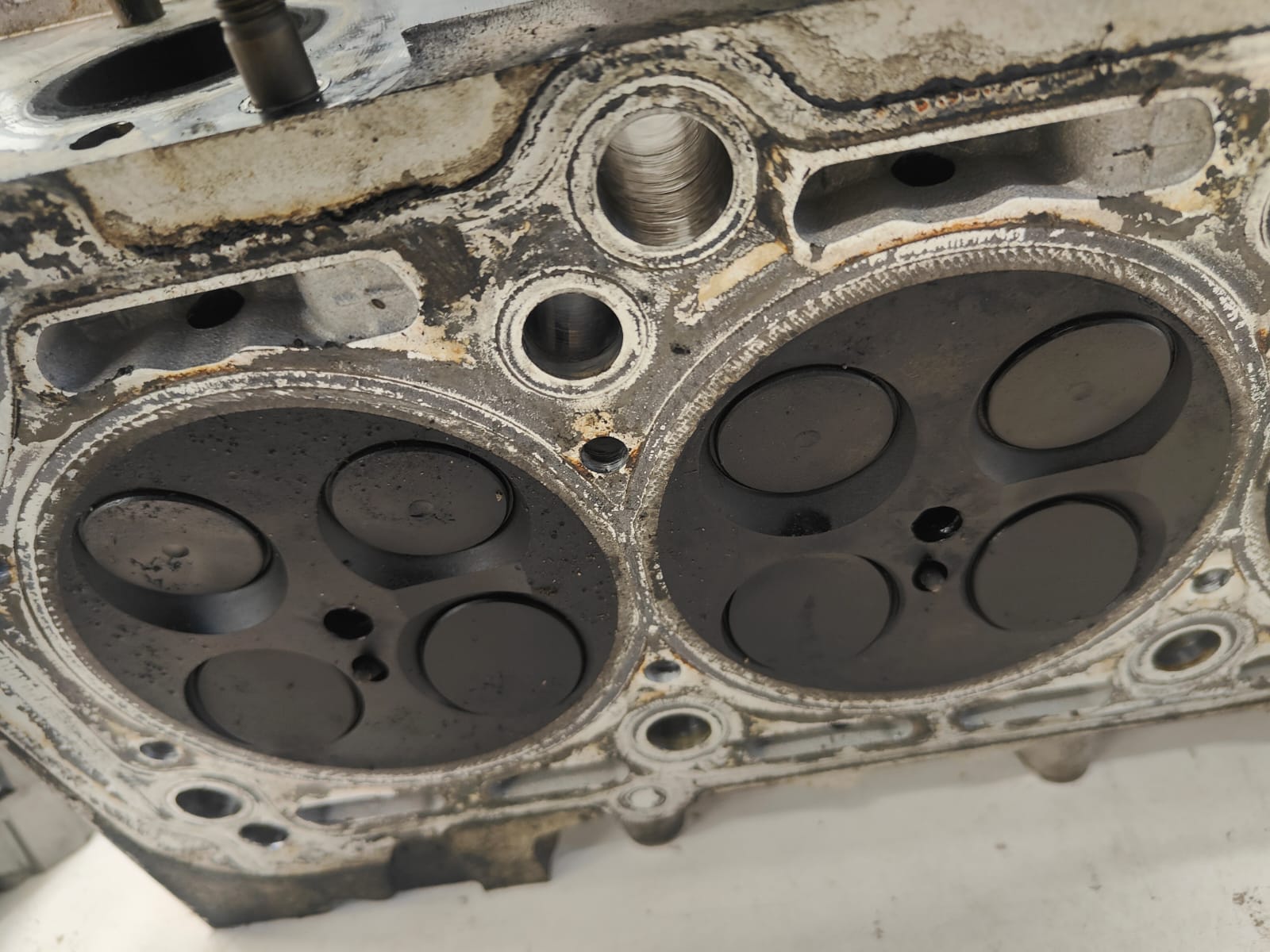 MERCEDES w204 w211 w209 2.2 diesel om646 A6460100820 HLAVA MOTORA VAČKY