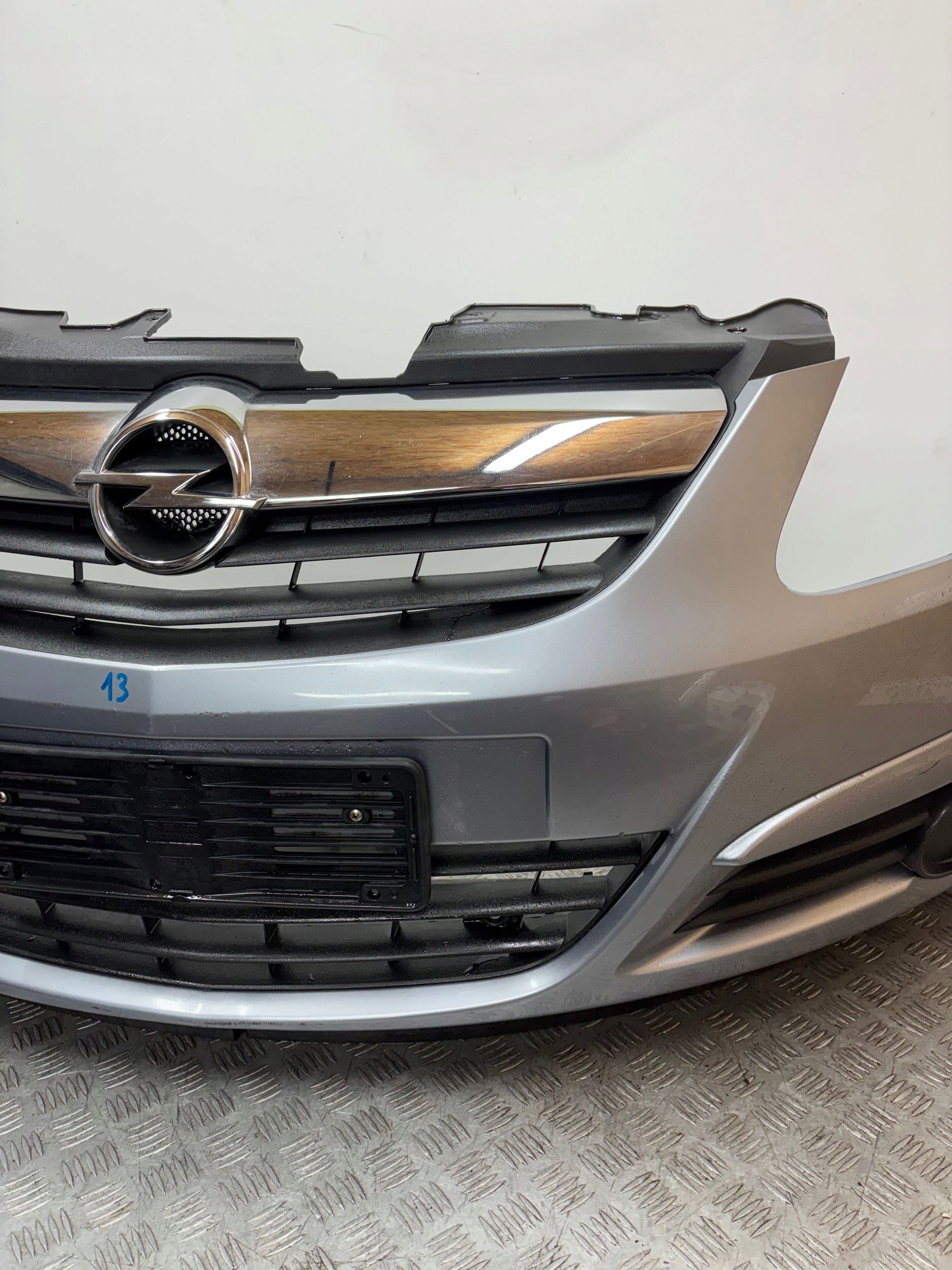 PREDNÝ NÁRAZNÍK OPEL CORSA D