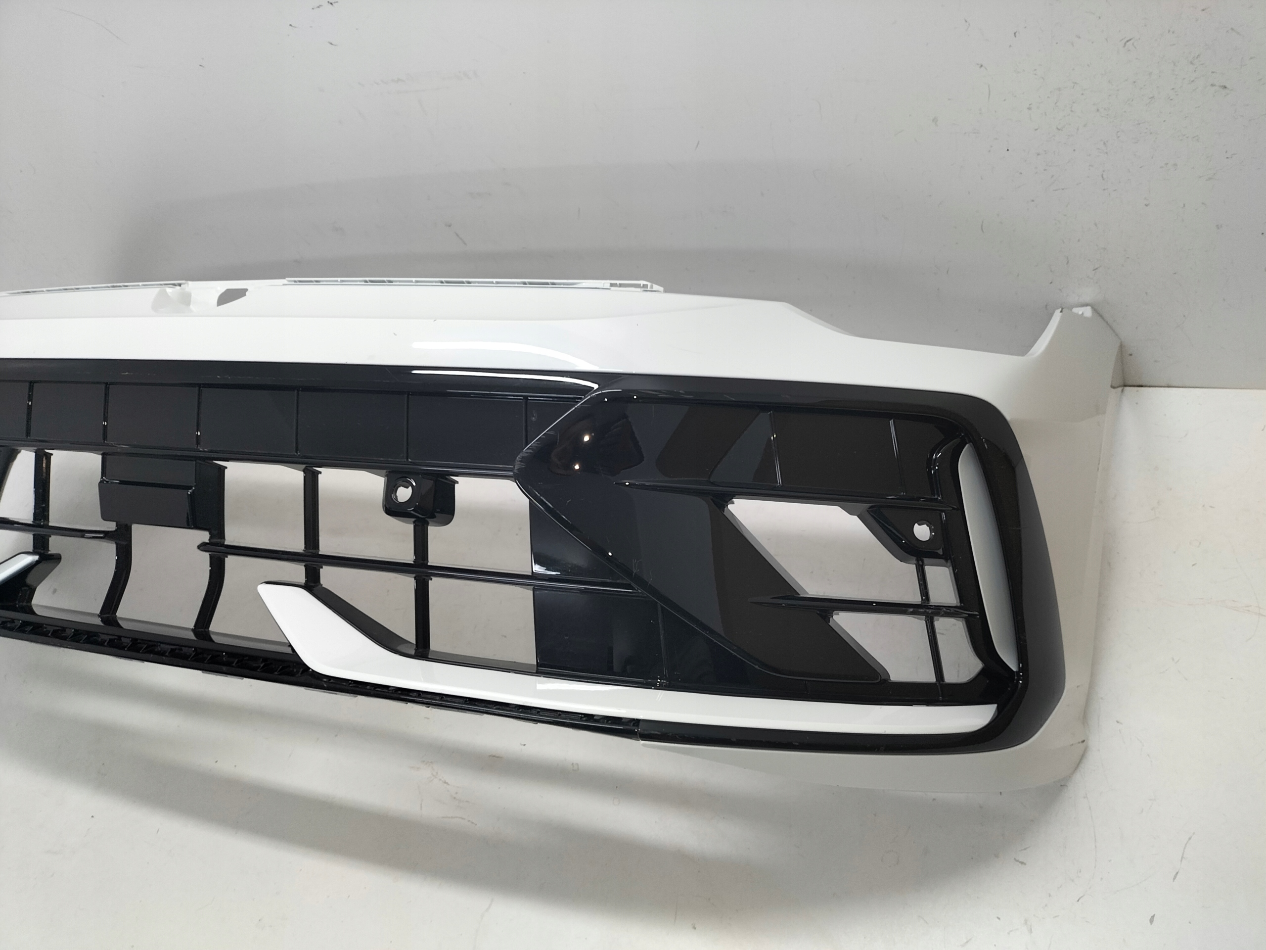 PREDNÝ NÁRAZNÍK VW GOLF 8 VIII LIFT 24- R20 R-TYPE