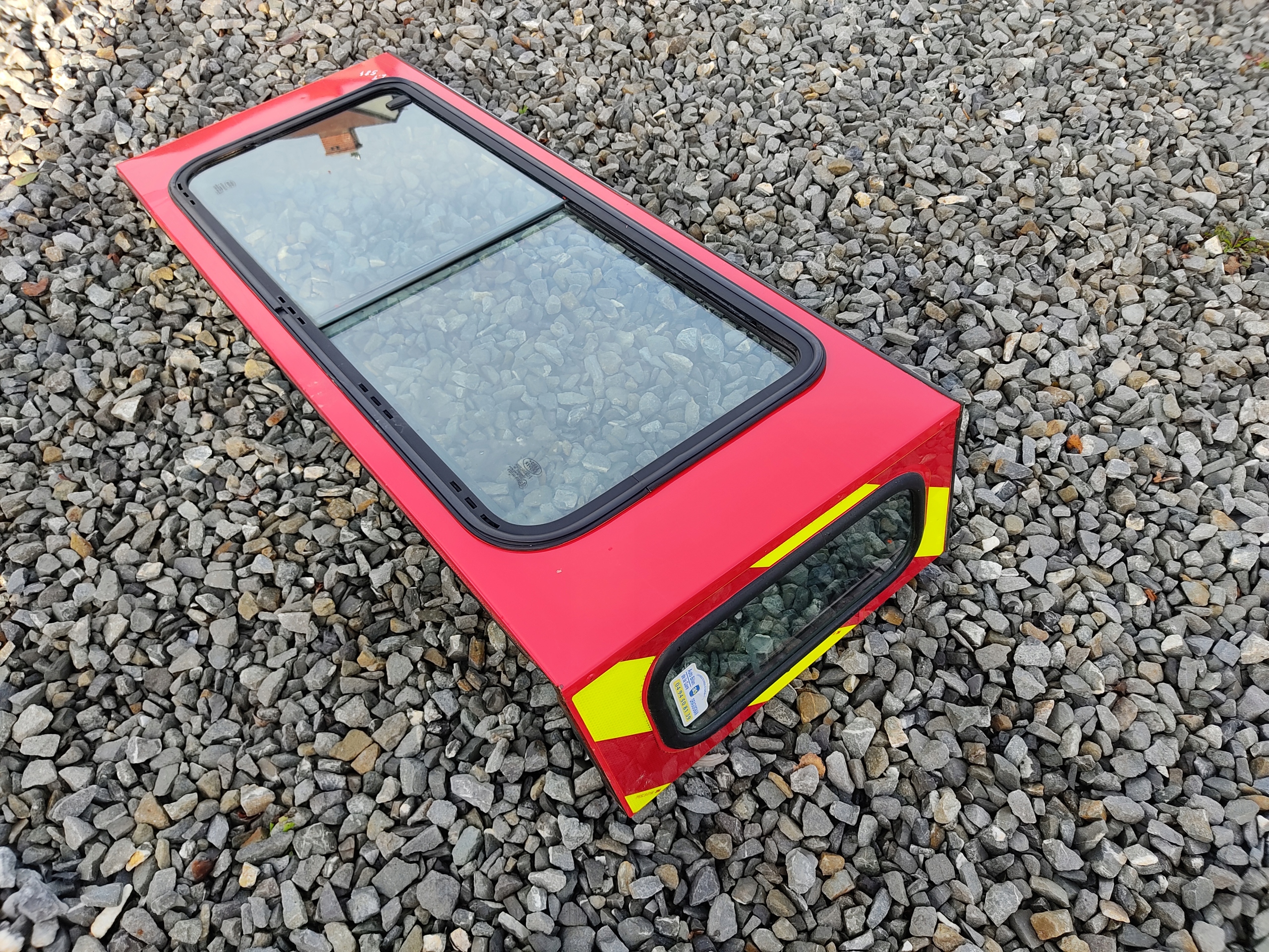 ĽAVÉ ZADNÉ SKLO RÁM DEFENDER 1999-2014