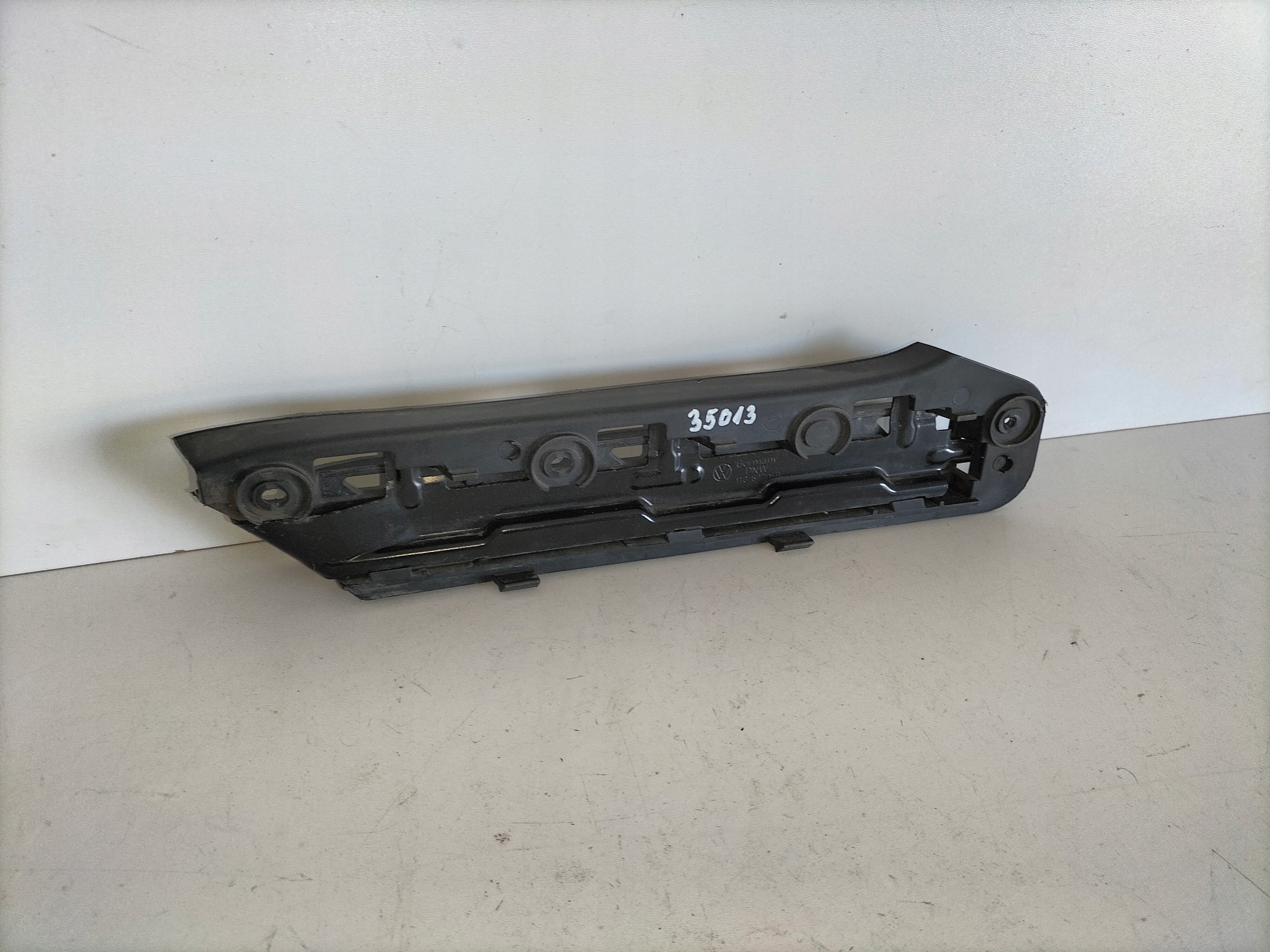 DRZIAK PREDNEHO NARAZNIKA LAVY VW CADDY III 04-10