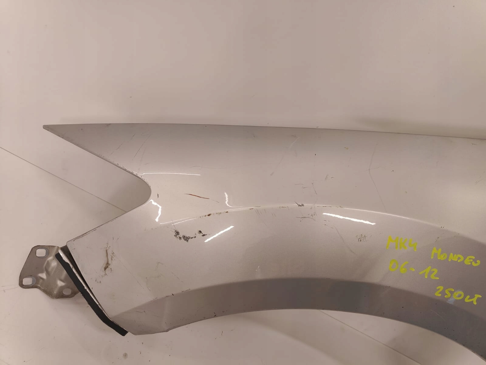 Ford Mondeo Mk4 07-12 ĽAVÝ PREDNÝ BLATNÍK